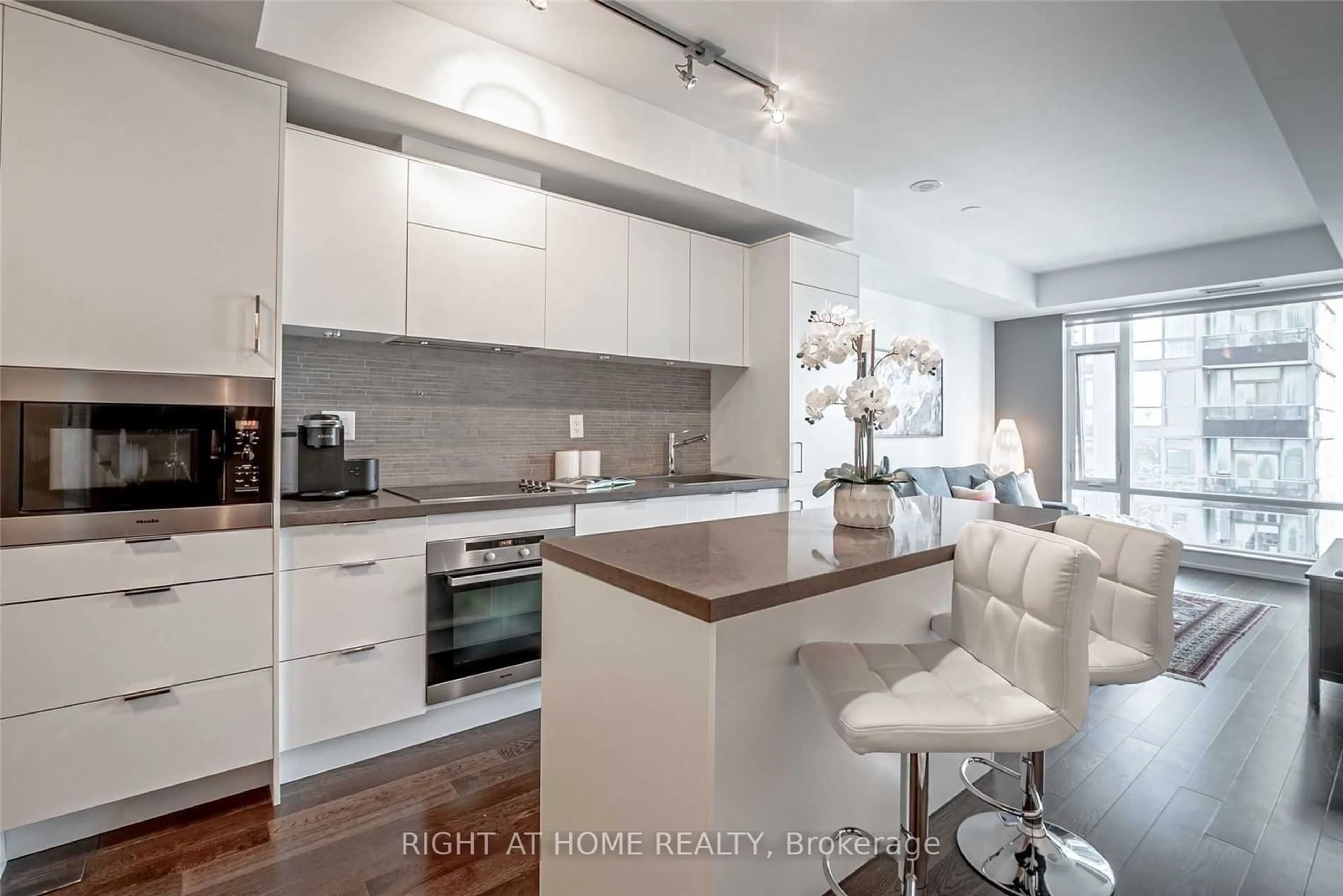 Open concept kitchen, unknown for 21 Widmer St #3007, Toronto Ontario M5V 0B8