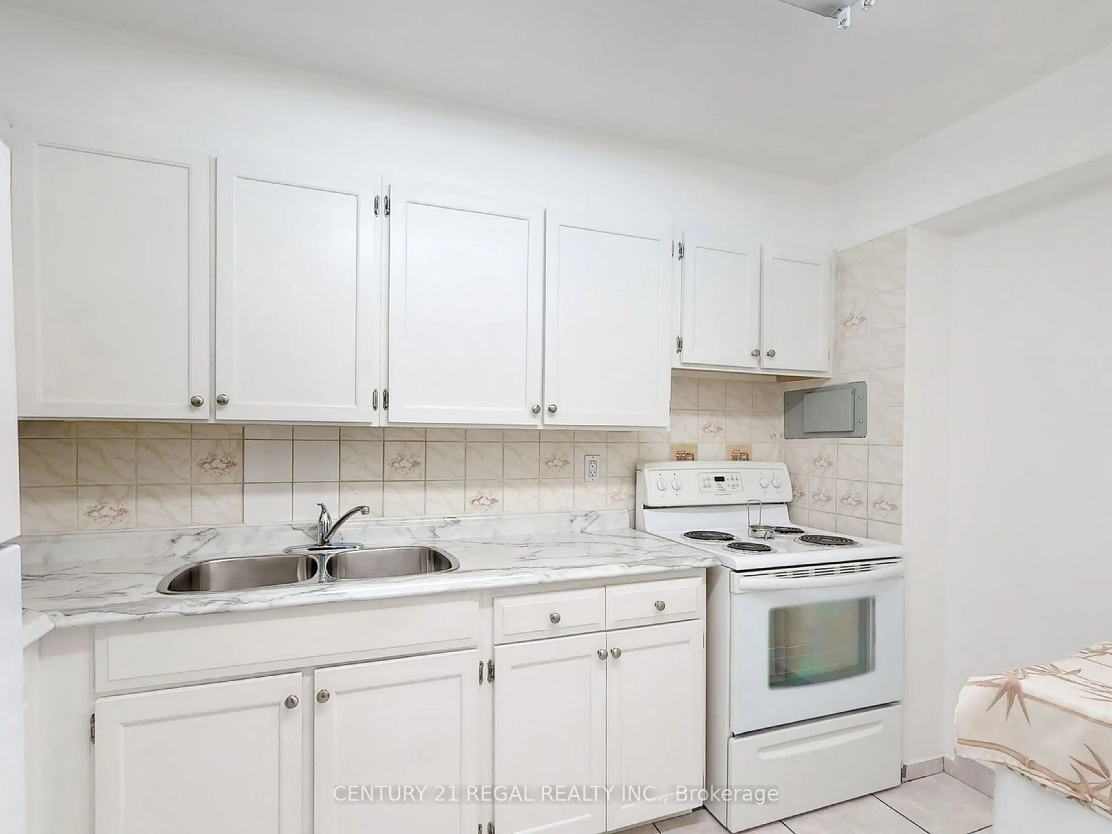 Standard kitchen, ceramic/tile floor for 10 Parkway Forest Dr #505, Toronto Ontario M2J 1L3