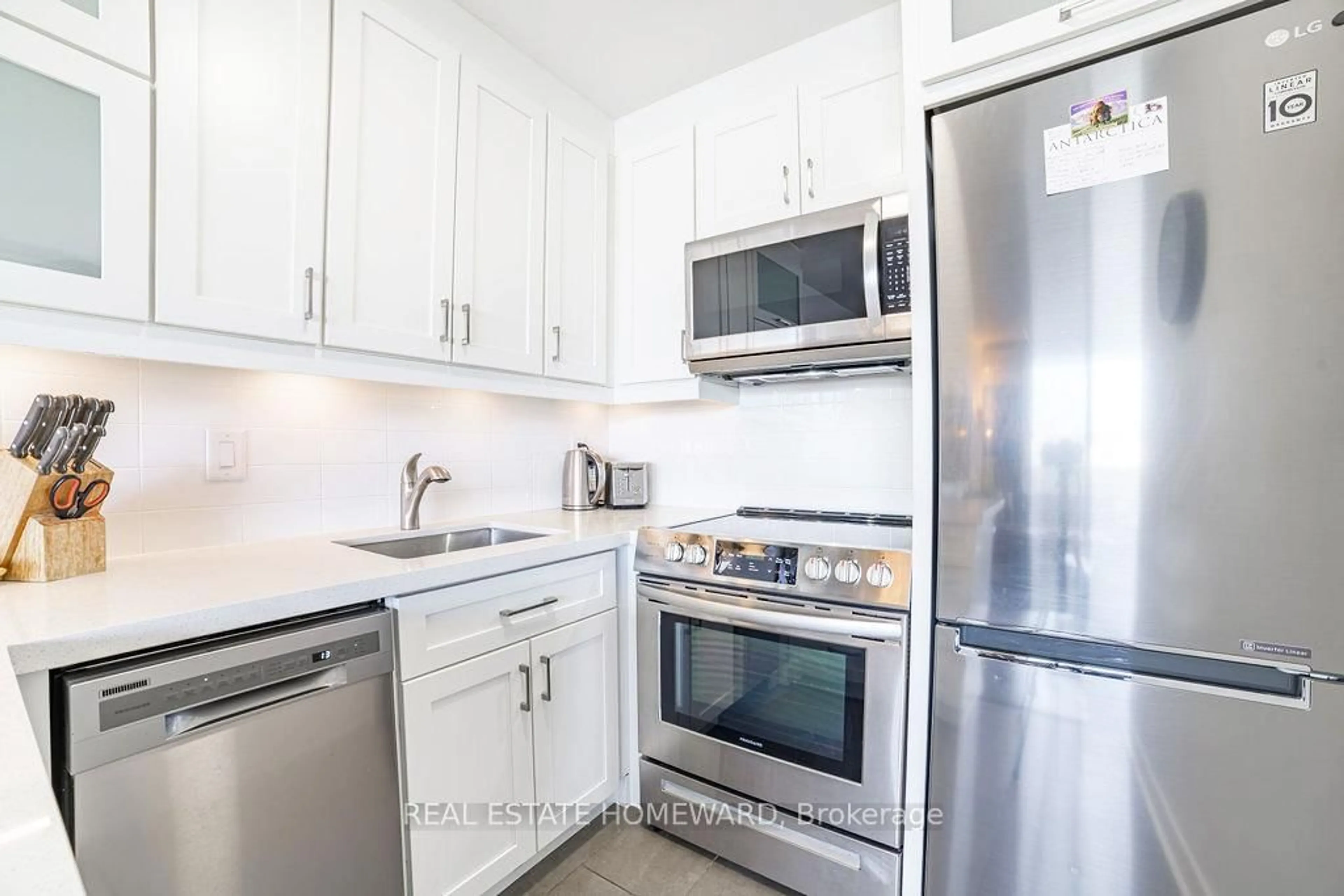 Standard kitchen, unknown for 40 Homewood Ave #610, Toronto Ontario M4Y 2K2