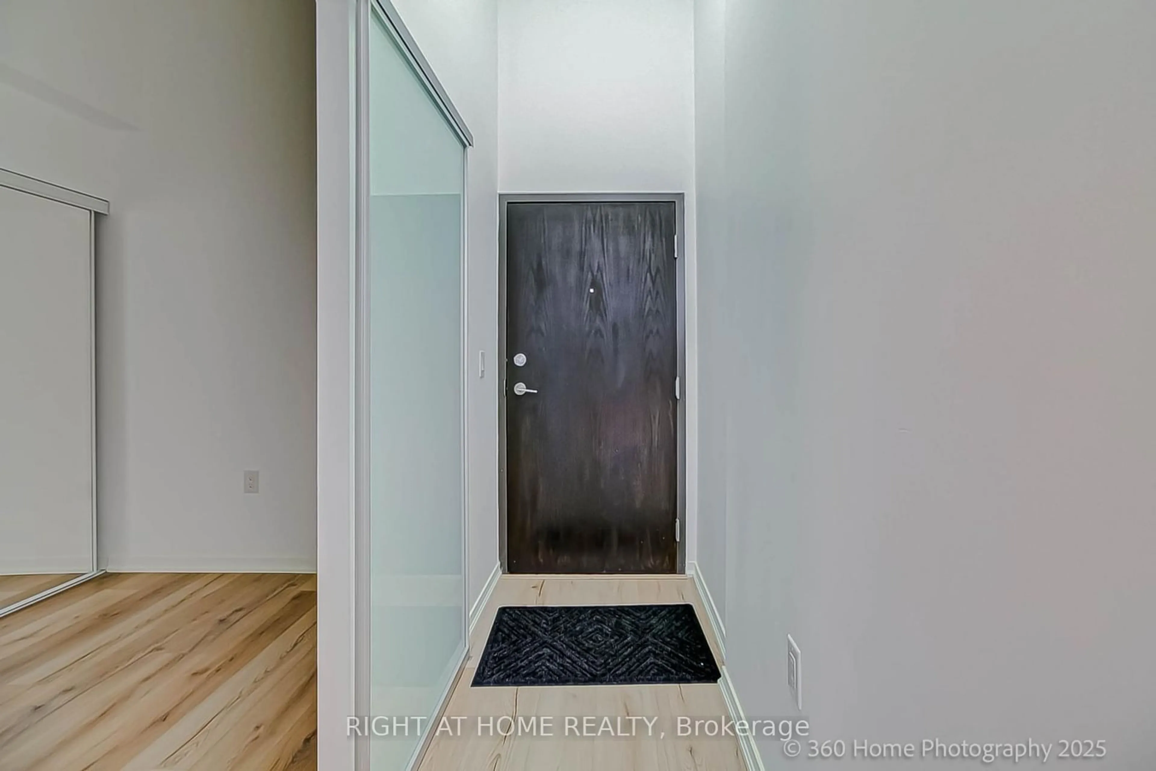 Indoor entryway for 36 Lisgar St #306, Toronto Ontario M6J 0C7