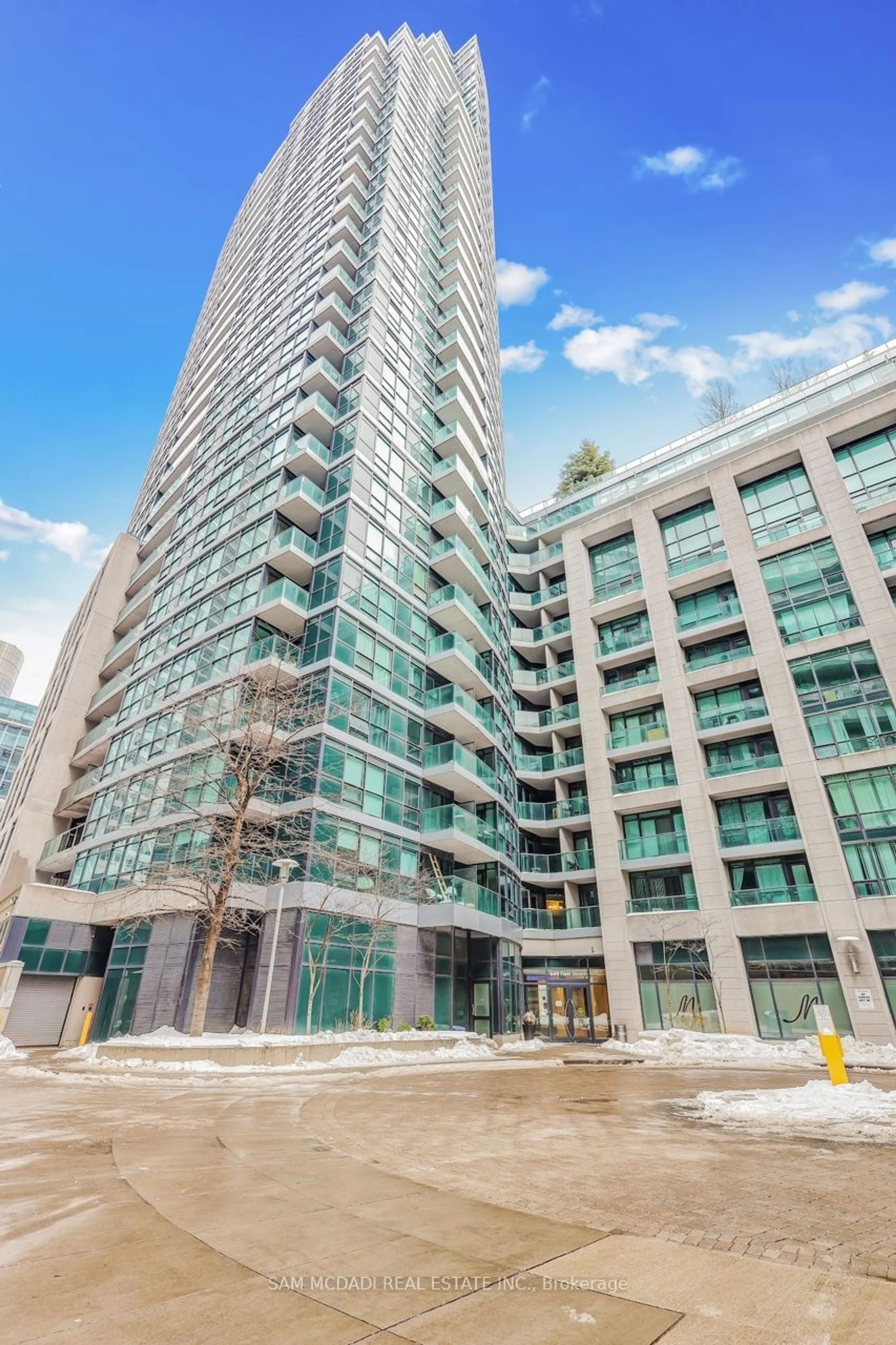 Indoor foyer for 600 Fleet St #332, Toronto Ontario M5V 1B7