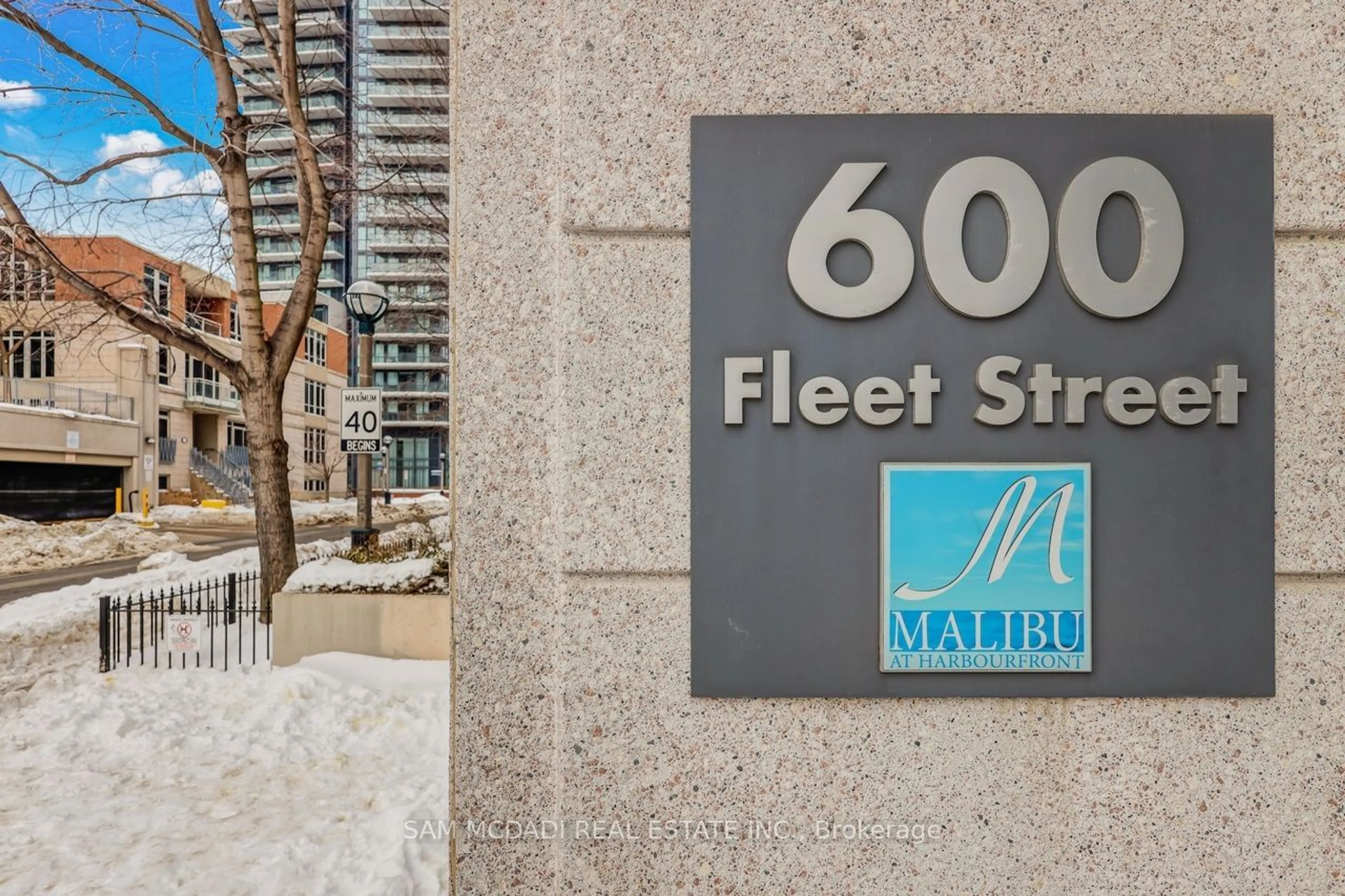 Indoor foyer for 600 Fleet St #332, Toronto Ontario M5V 1B7