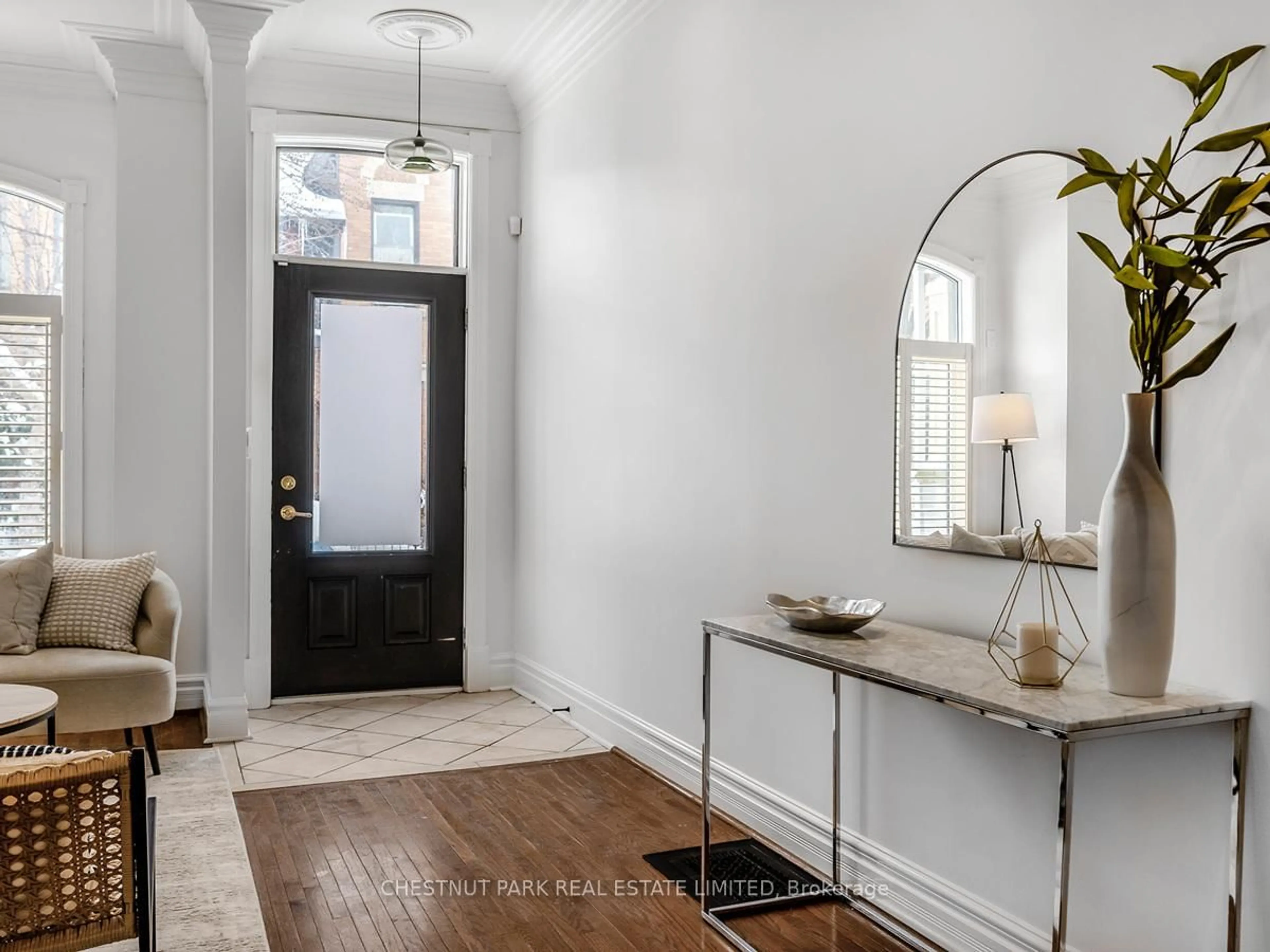 Indoor entryway for 21 Salisbury Ave, Toronto Ontario M4X 1C3