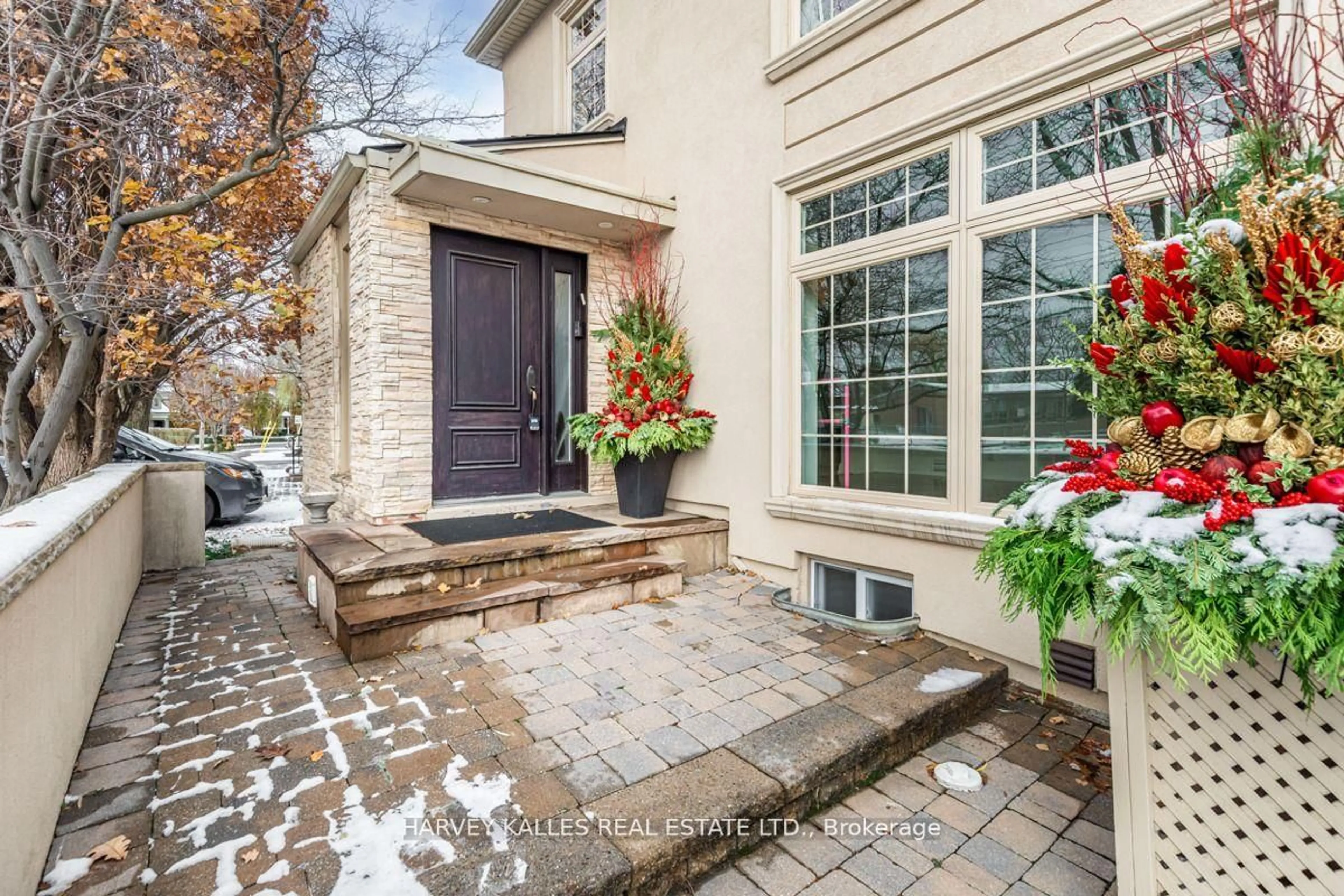 Indoor entryway for 144 Armour Blvd, Toronto Ontario M3H 1L9