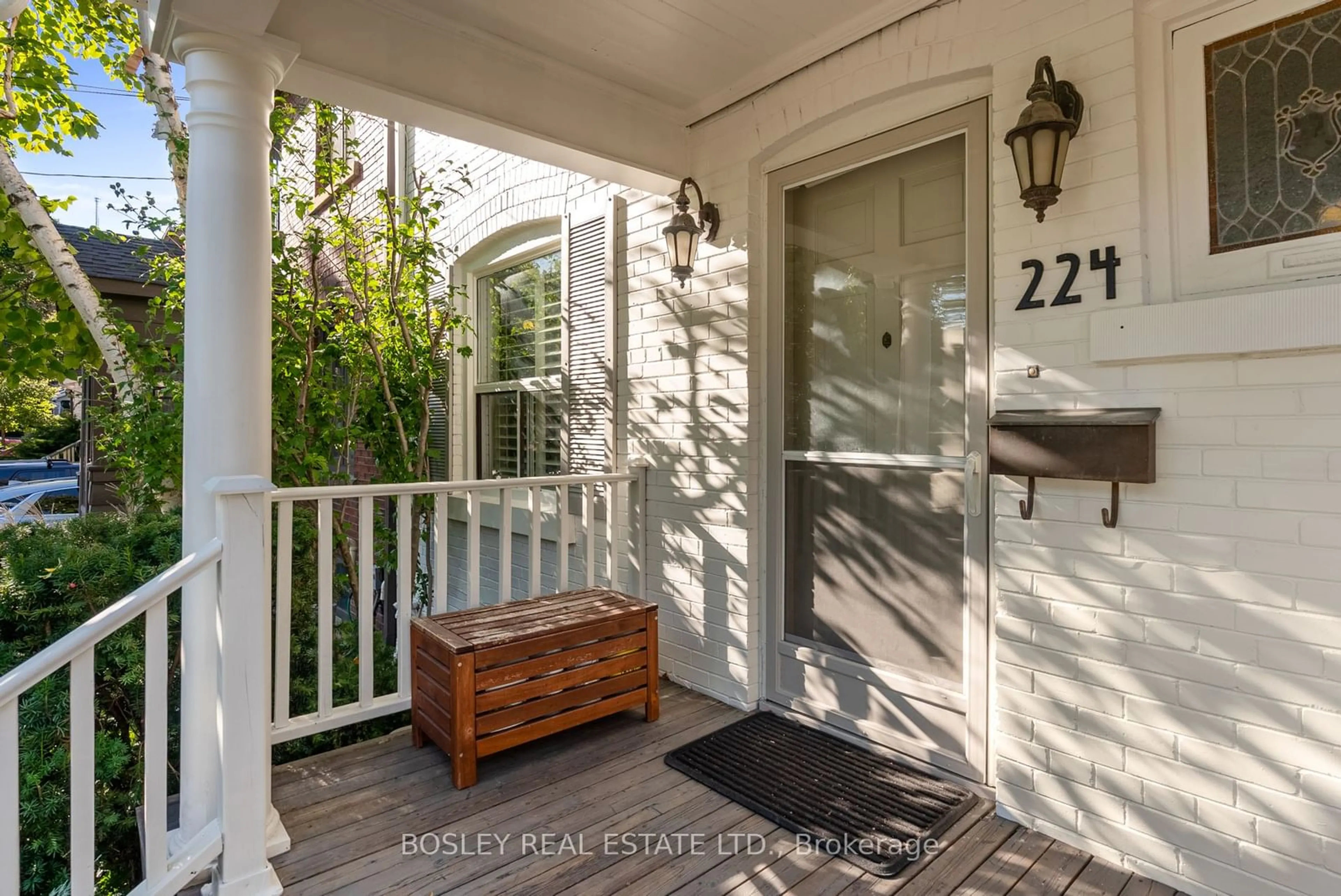 Indoor entryway for 224 Roselawn Ave, Toronto Ontario M4R 1E9