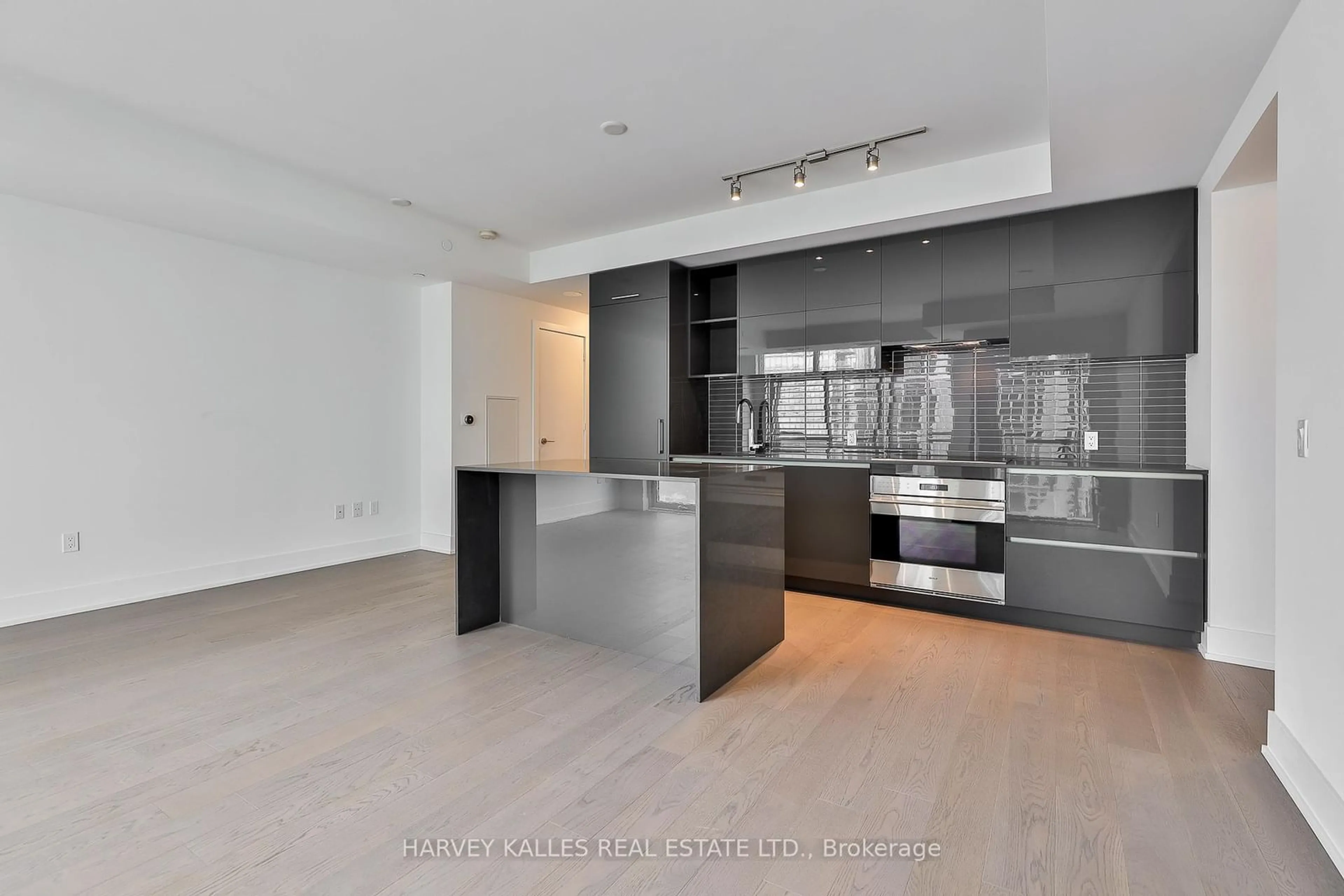 Open concept kitchen, unknown for 1 Yorkville Ave #4503, Toronto Ontario M4W 0B1