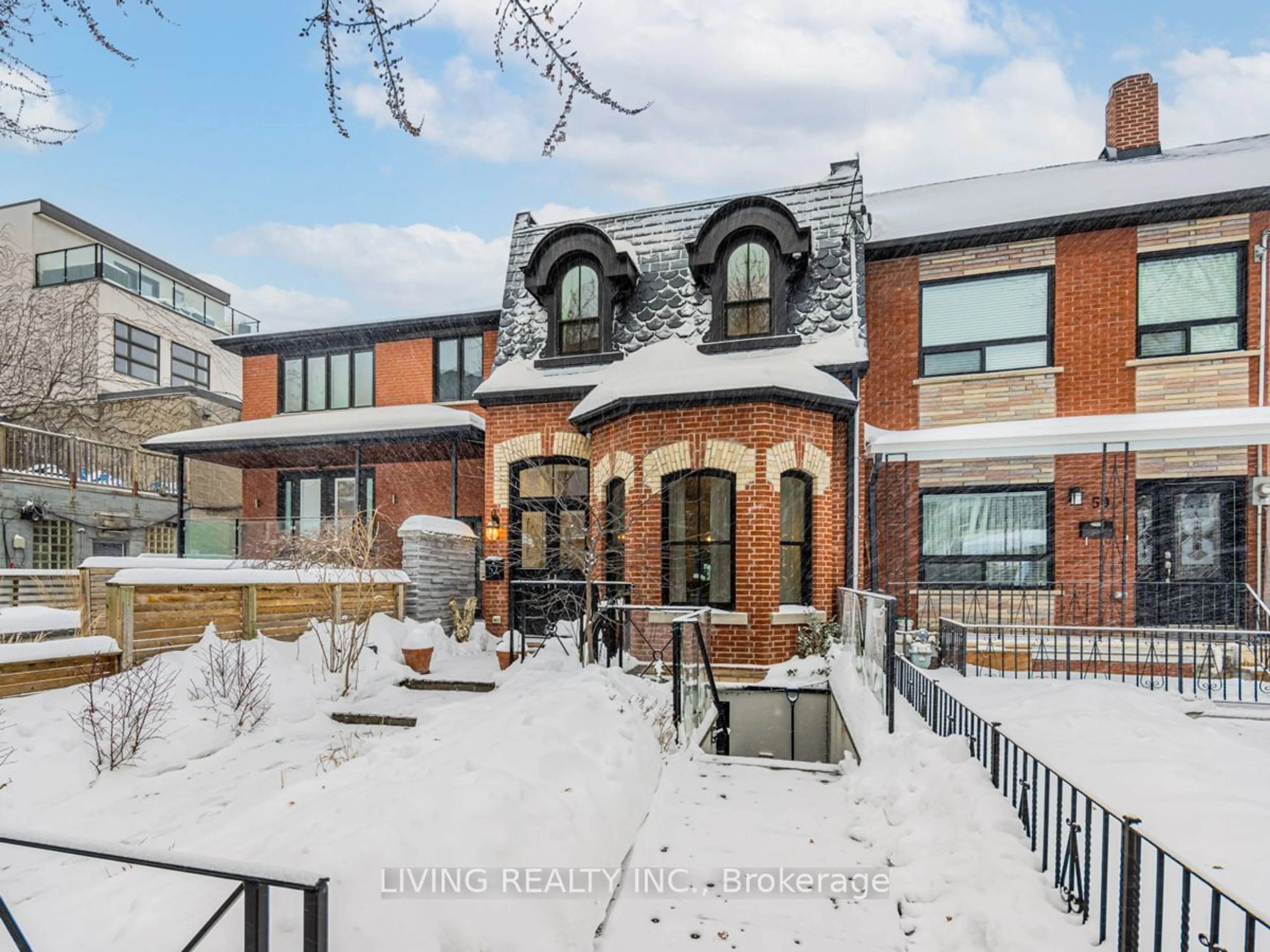 A pic from outside/outdoor area/front of a property/back of a property/a pic from drone, street for 52 Argyle St, Toronto Ontario M6J 1N6