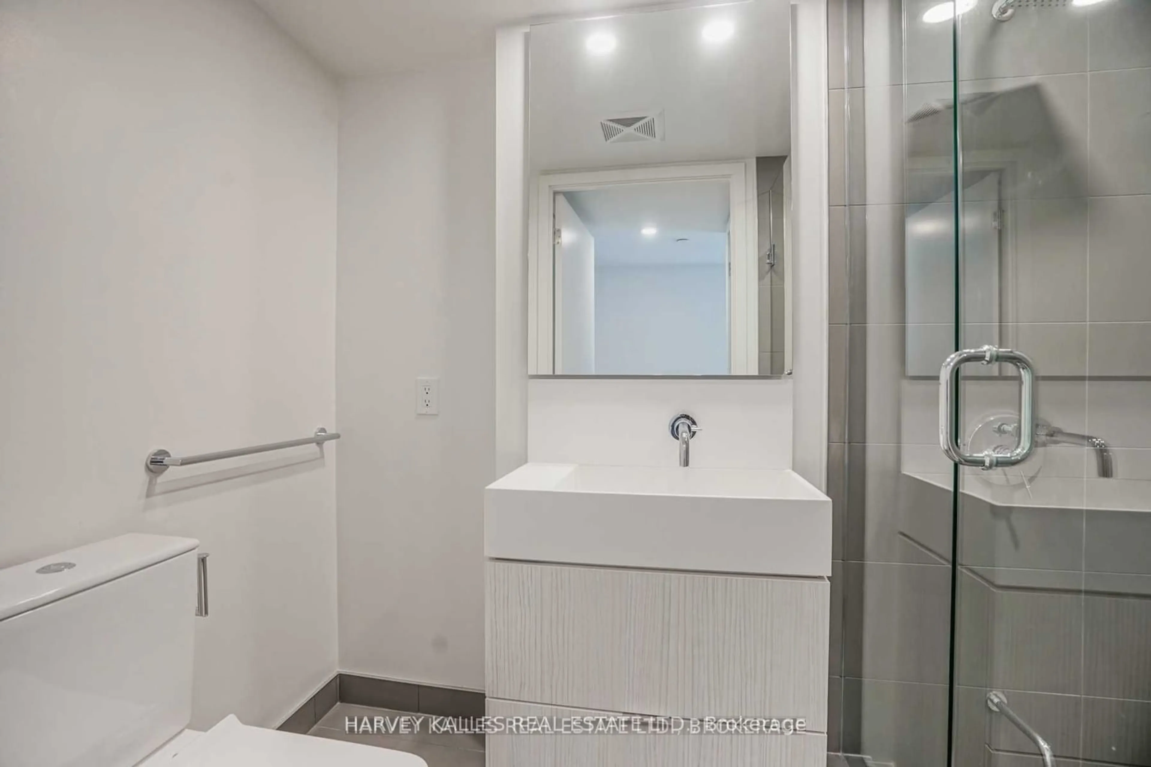 Standard bathroom, unknown for 8 Hillsdale Ave #829, Toronto Ontario M4S 1T5