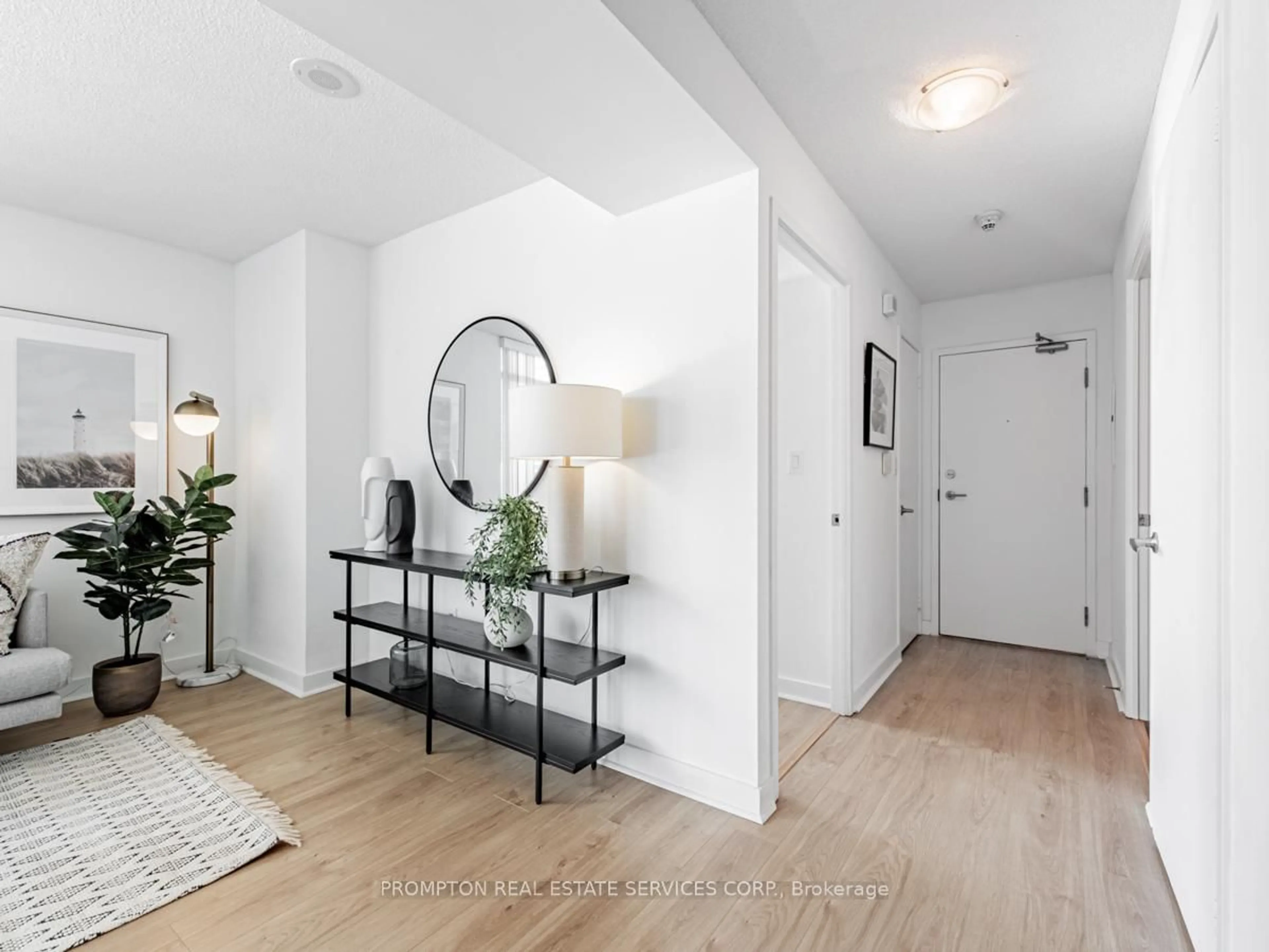 Indoor entryway for 4K Spadina Ave #1002, Toronto Ontario M5V 3Y4