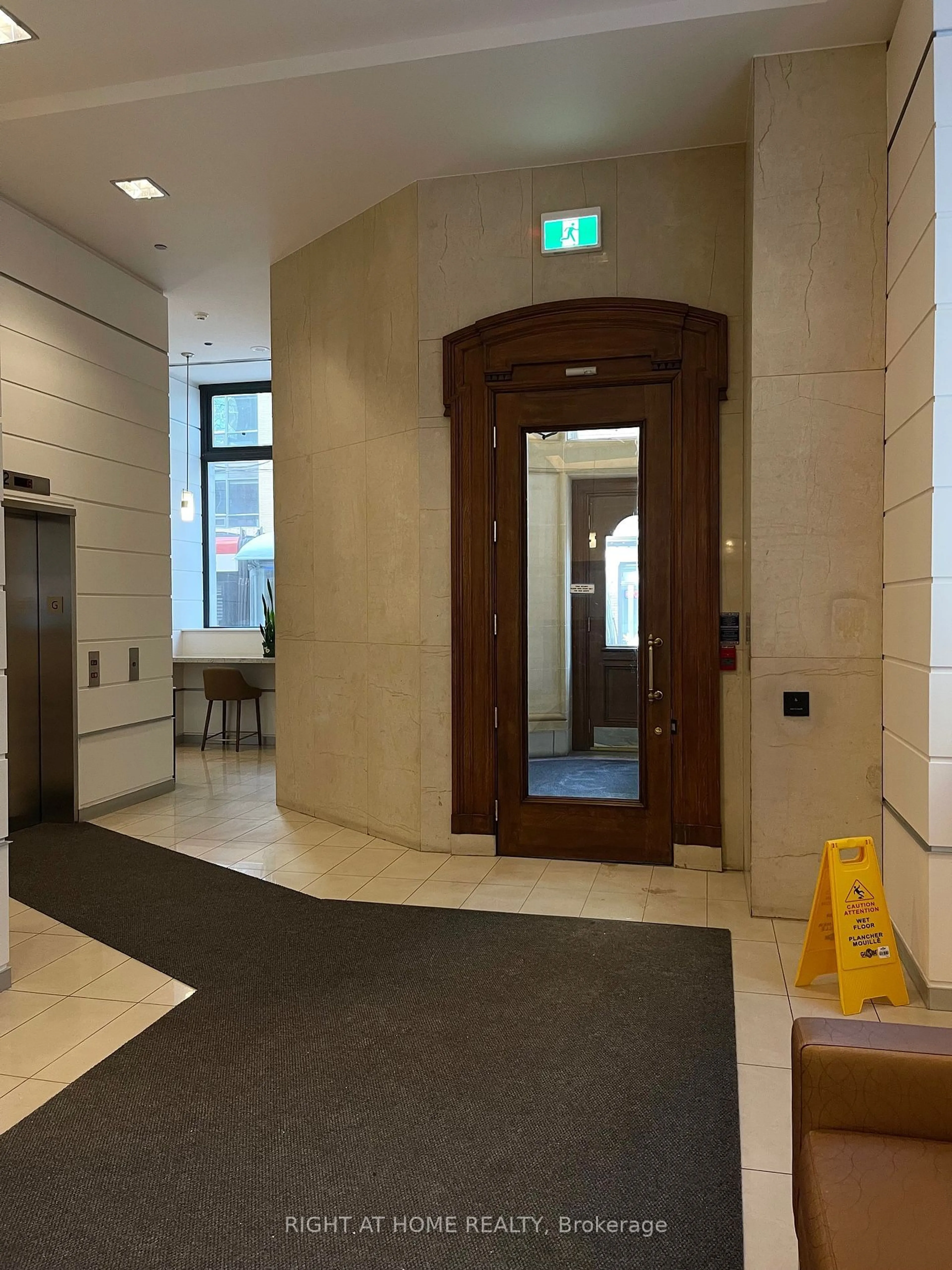 Indoor foyer for 230 King St #606, Toronto Ontario M5A 1K5