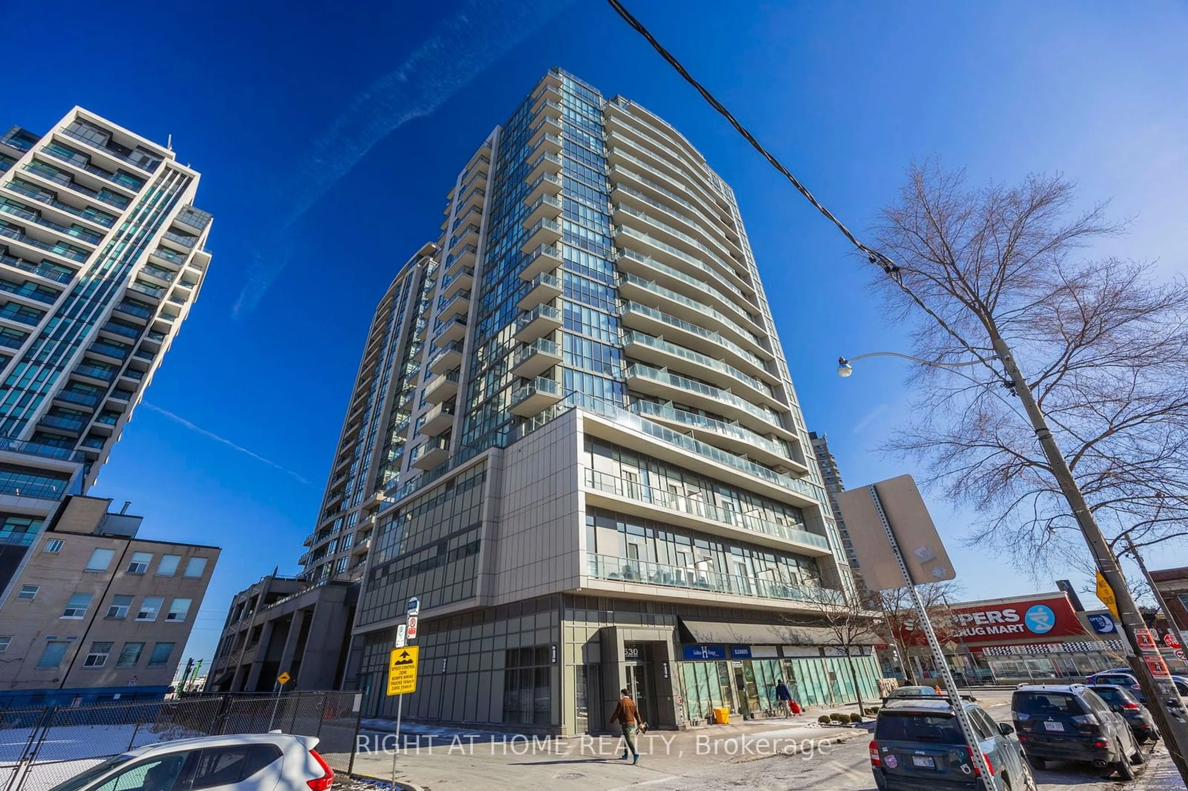 Indoor foyer for 530 St Clair Ave #1503, Toronto Ontario M6C 0A2