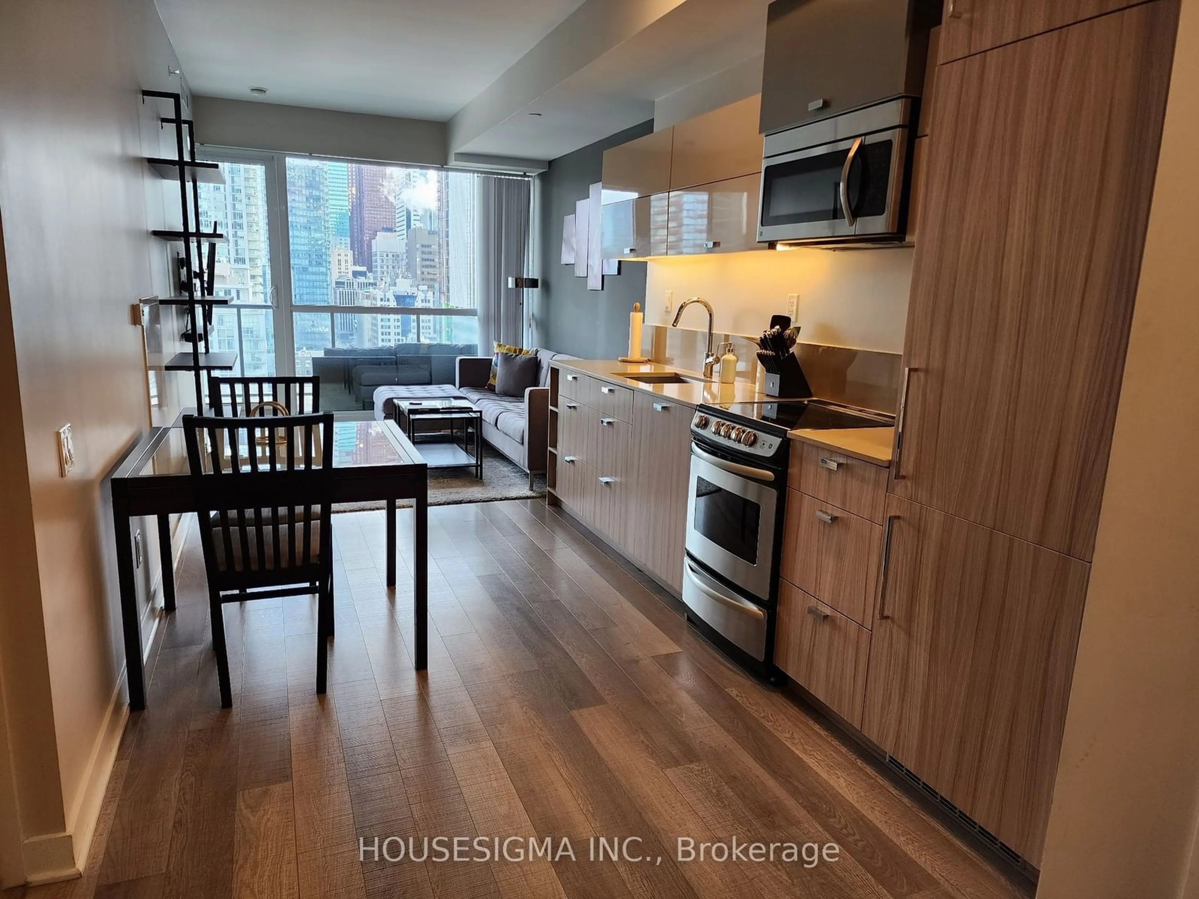 Open concept kitchen, wood/laminate floor for 290 Adelaide St #1507, Toronto Ontario M5V 1P6