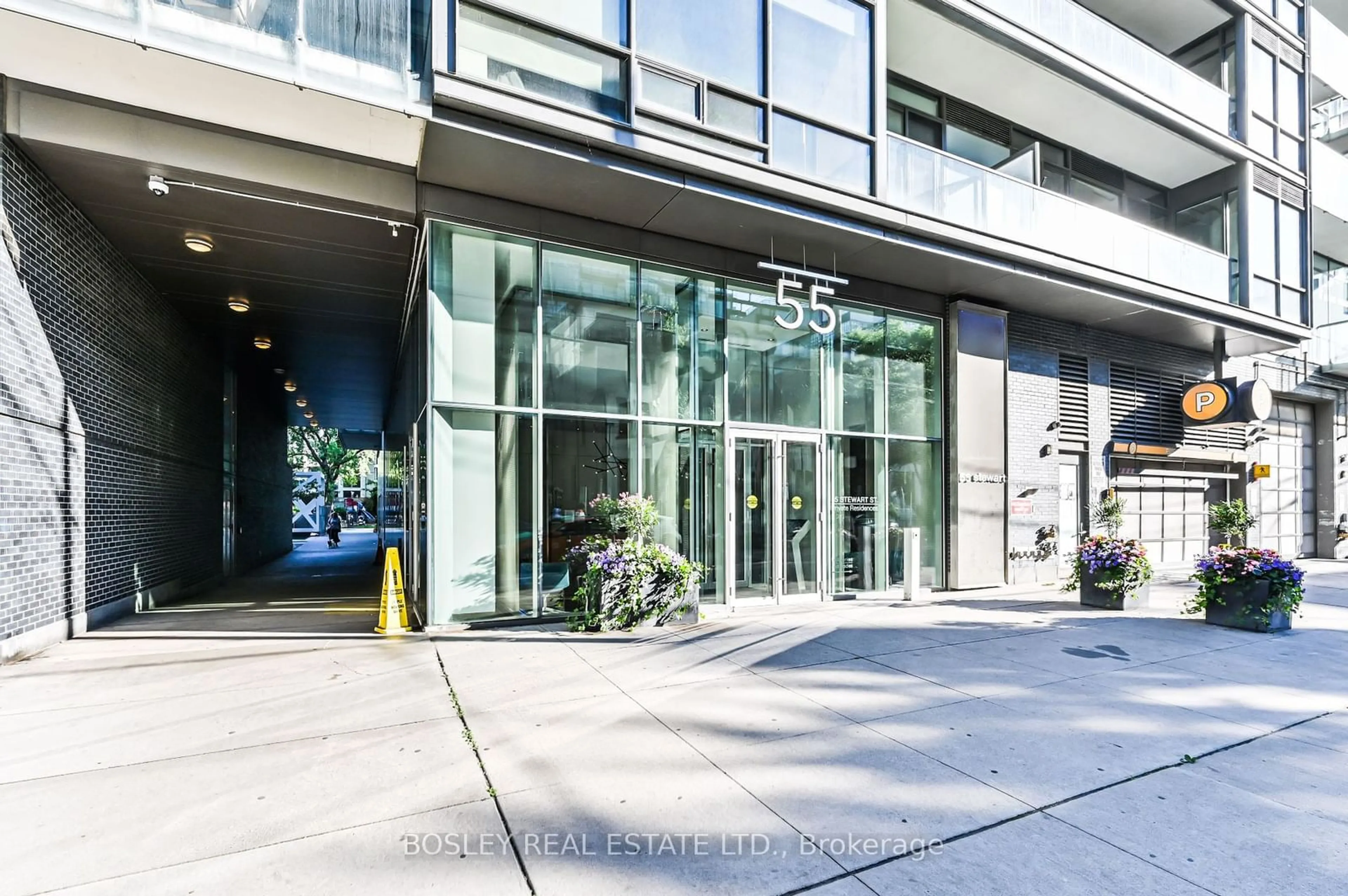 Indoor foyer for 55 Stewart St #622, Toronto Ontario M5V 2V1