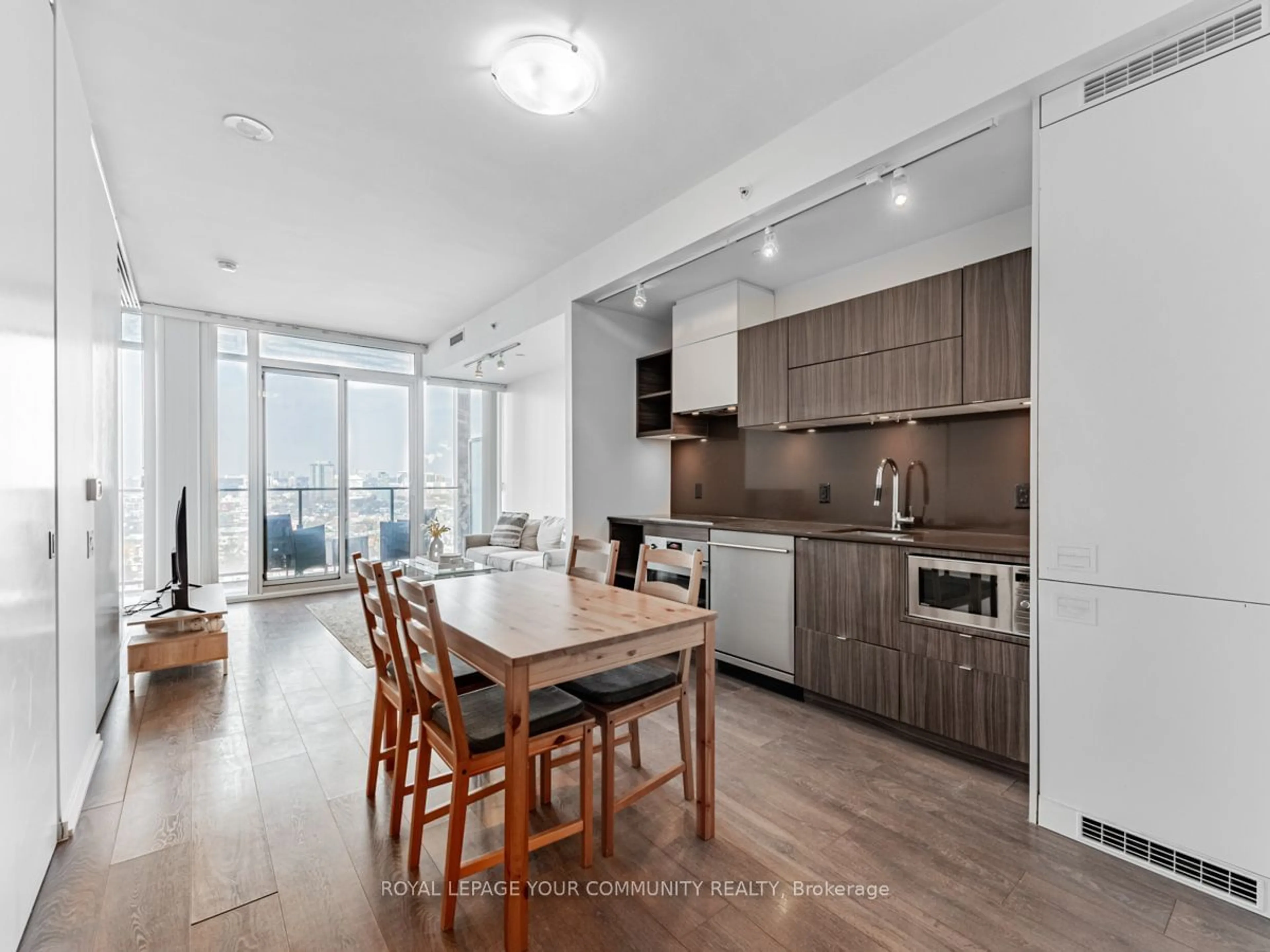 Open concept kitchen, unknown for 125 Peter St #1604, Toronto Ontario M5V 0M2