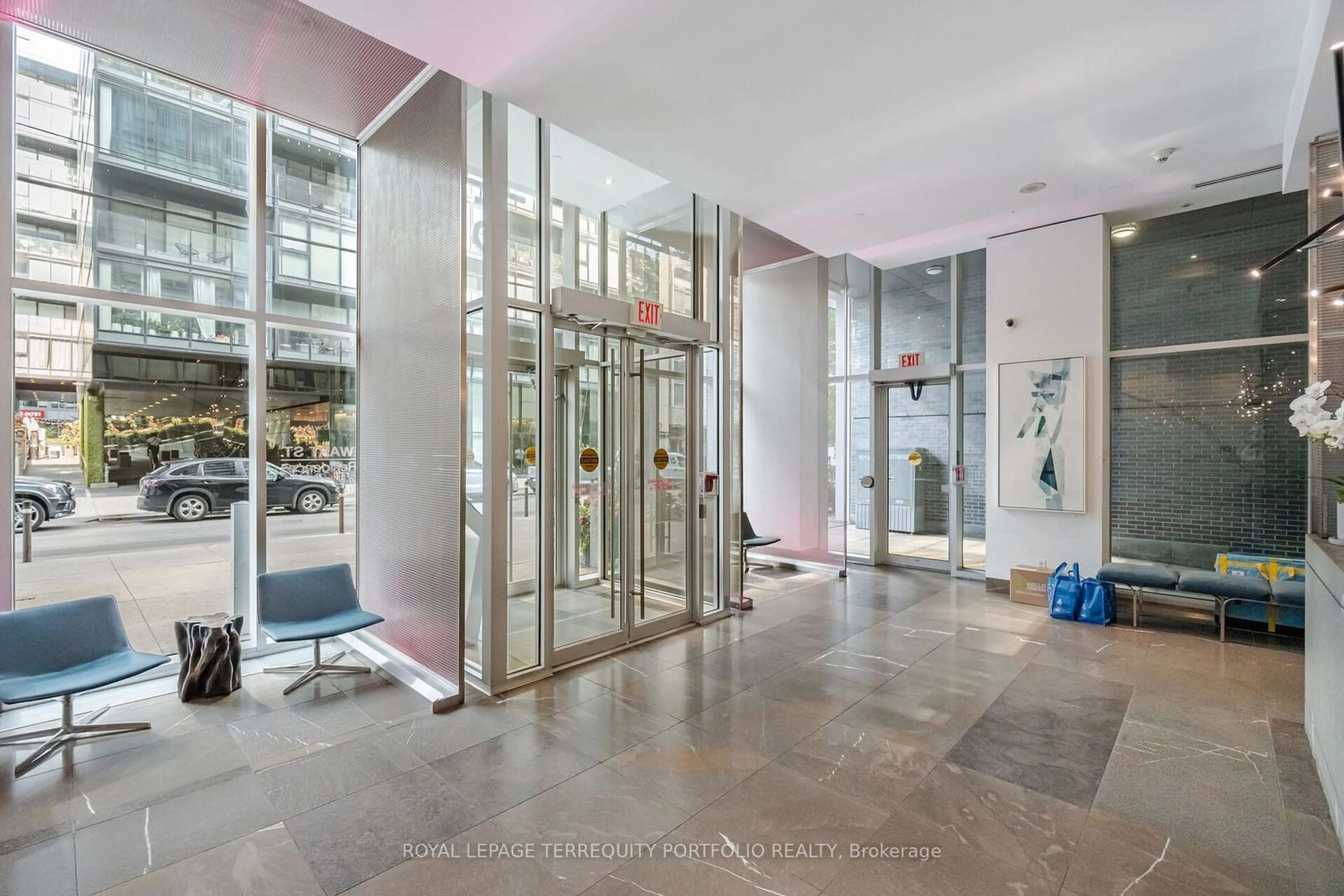 Indoor foyer for 55 Stewart St #823, Toronto Ontario M5V 2V1