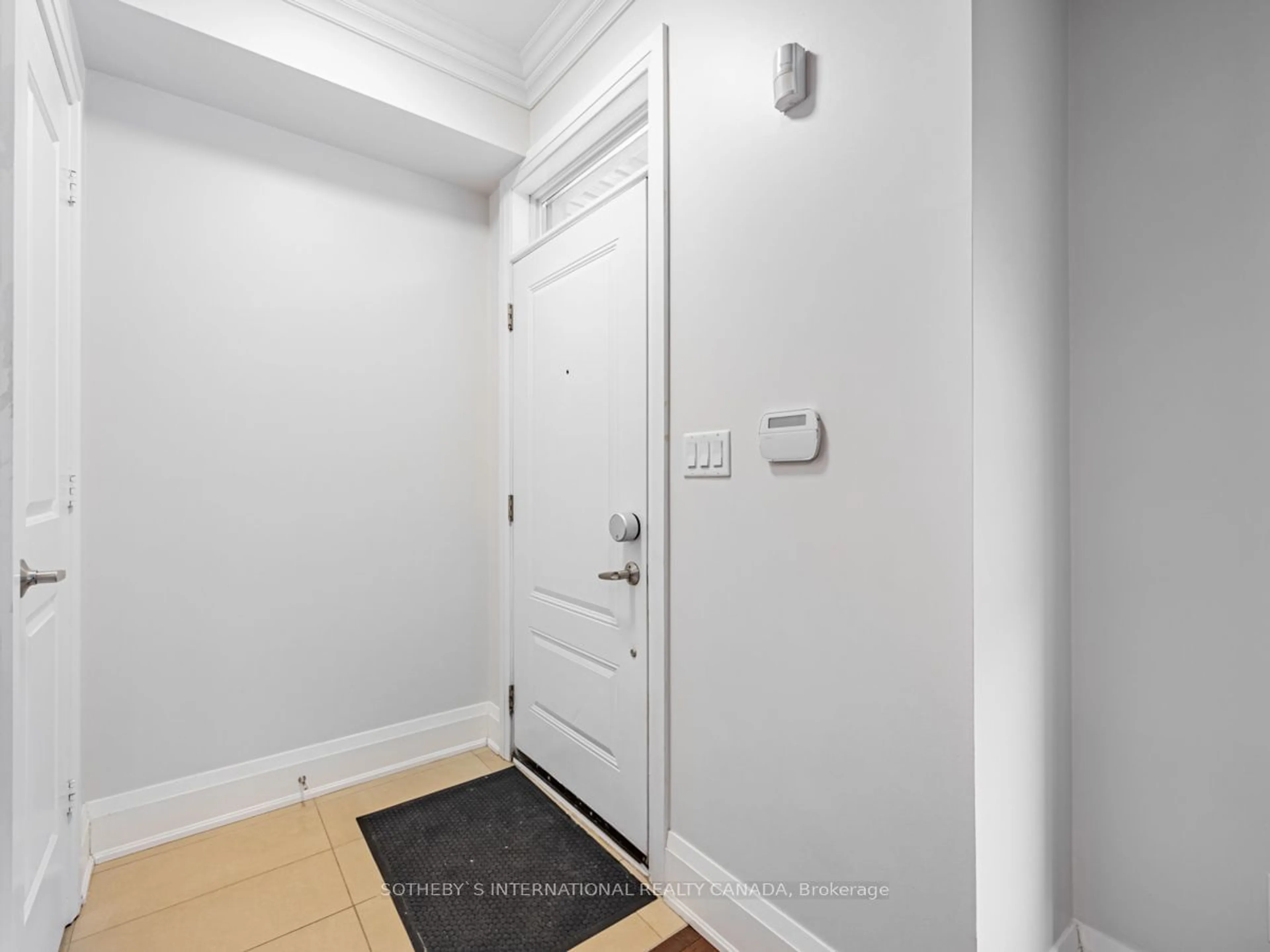 Indoor entryway for 115 Harrison Garden Blvd #TH44, Toronto Ontario M2N 0C9