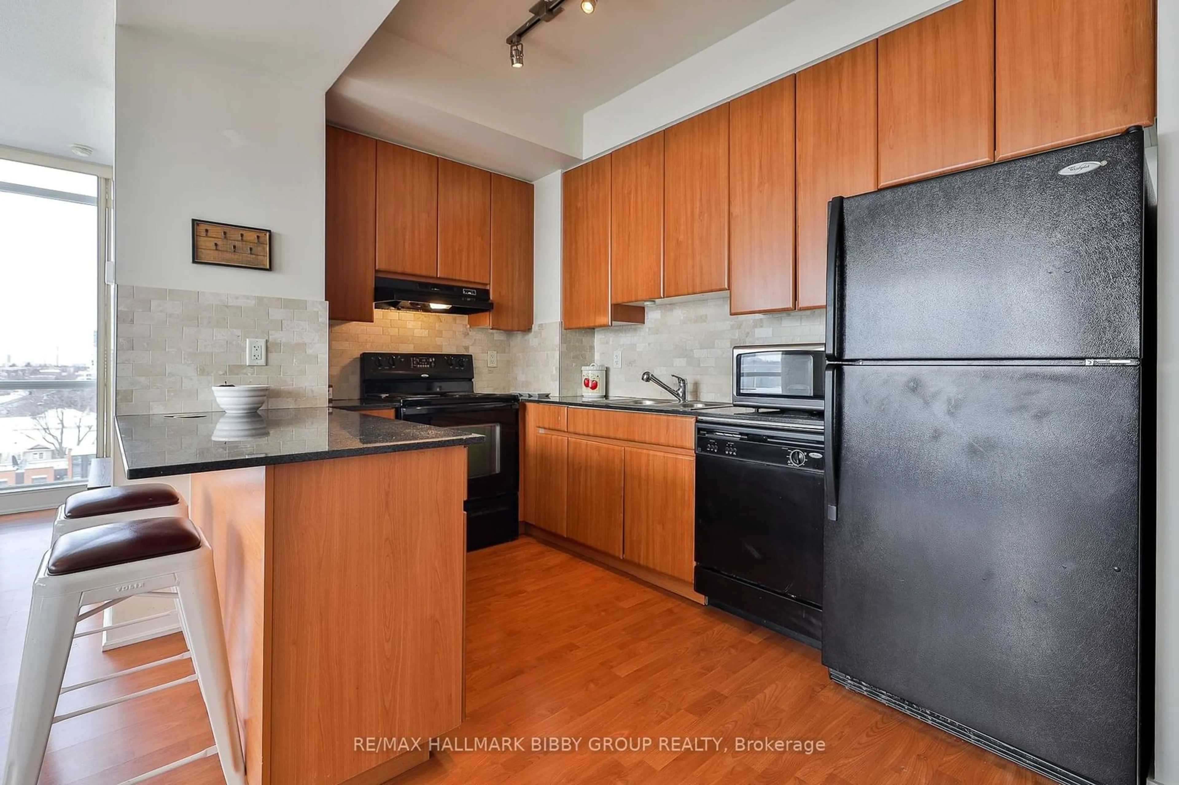 Standard kitchen, unknown for 30 Canterbury Pl #1002, Toronto Ontario M2N 0B9