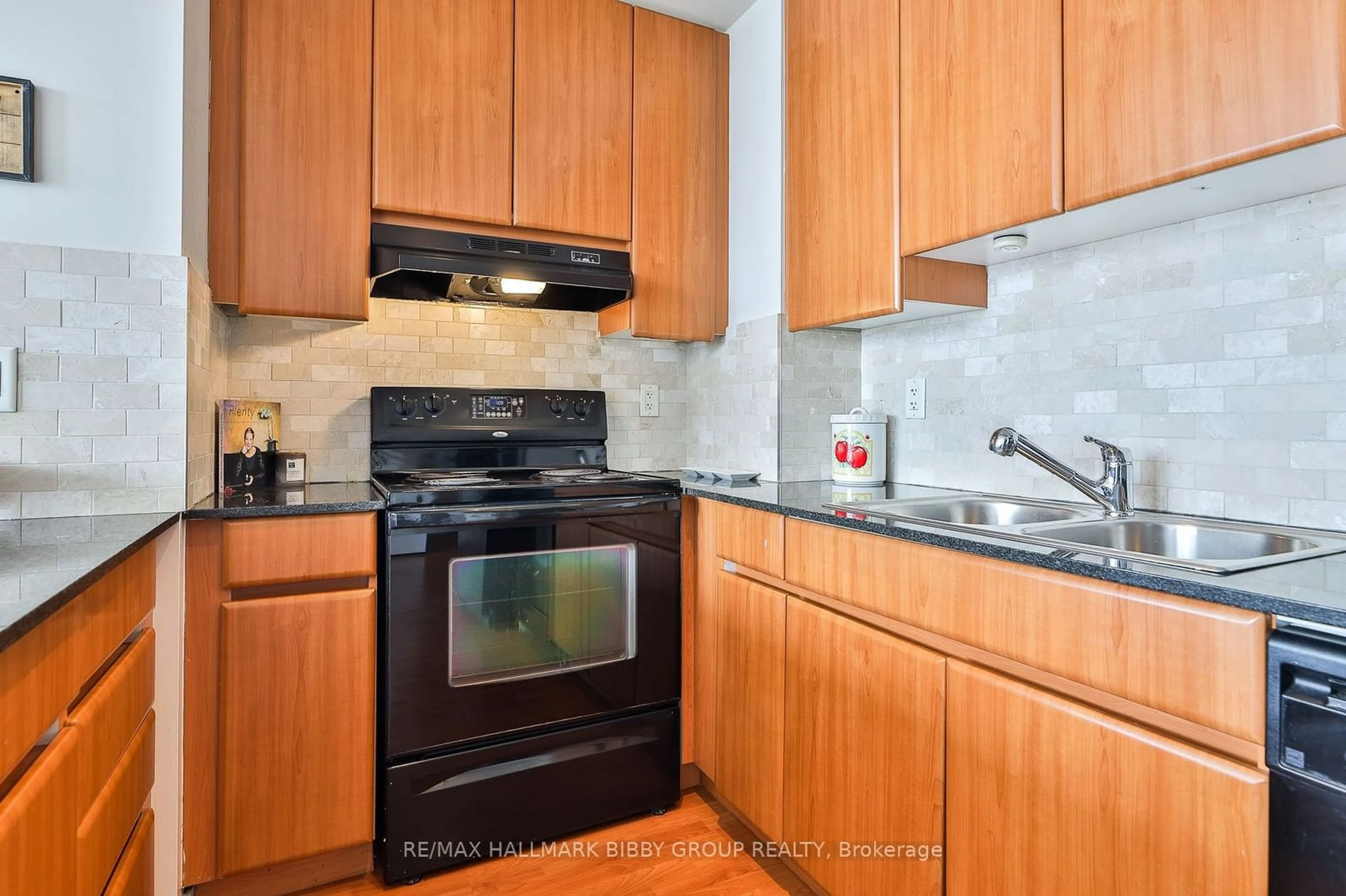 Standard kitchen, unknown for 30 Canterbury Pl #1002, Toronto Ontario M2N 0B9