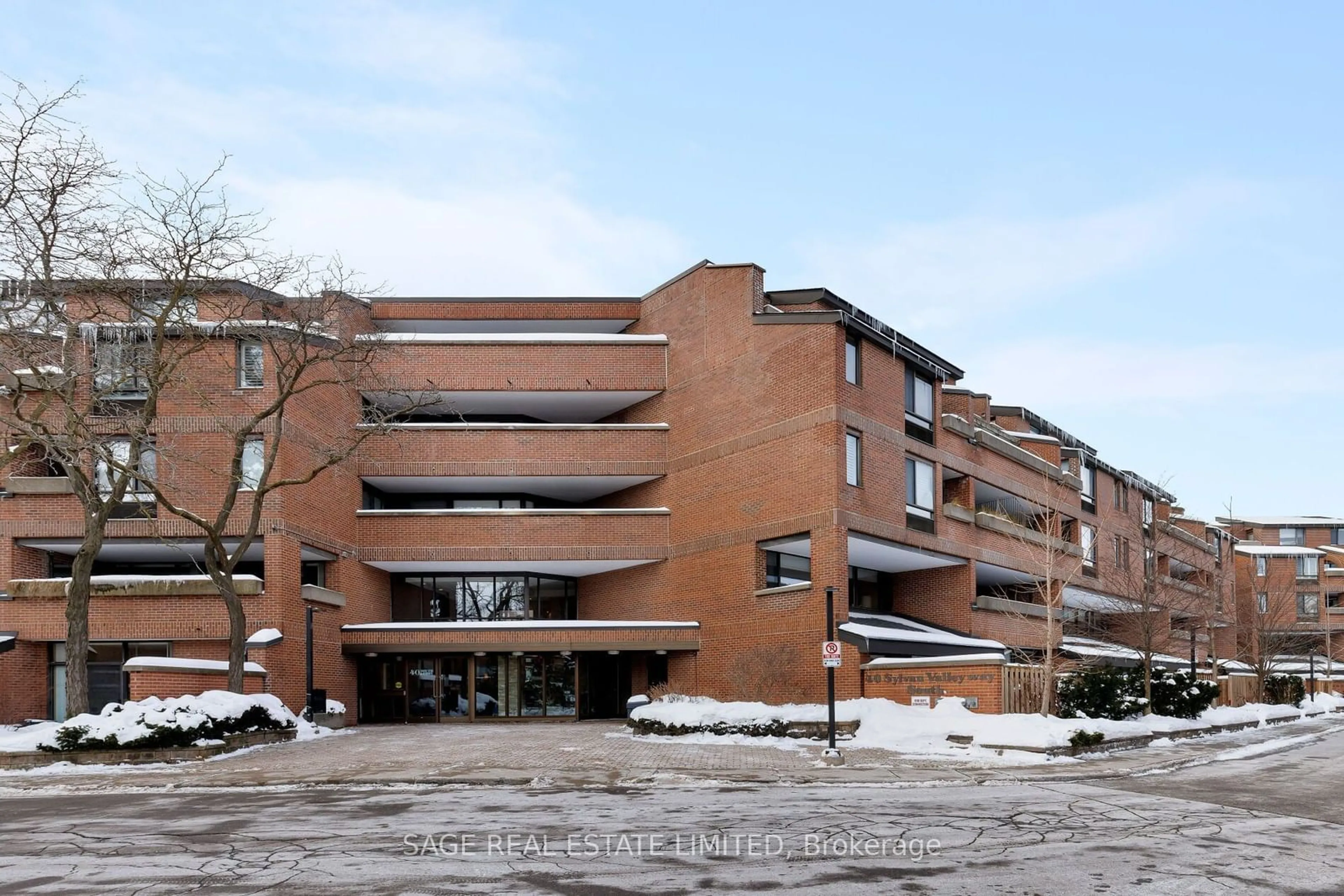 Indoor foyer for 40 Sylvan Valley Way #512, Toronto Ontario M5M 4M3