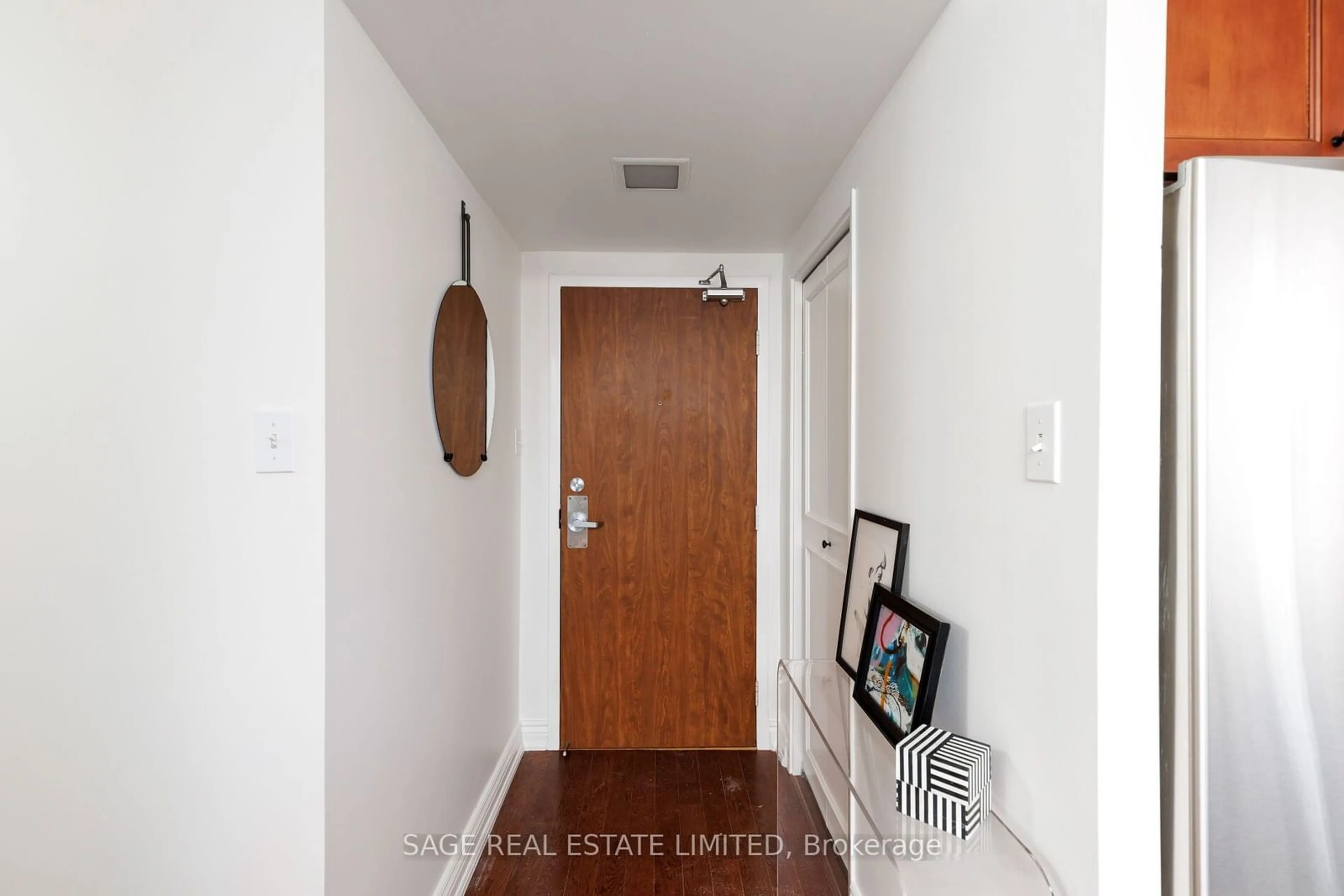 Indoor entryway for 40 Sylvan Valley Way #512, Toronto Ontario M5M 4M3