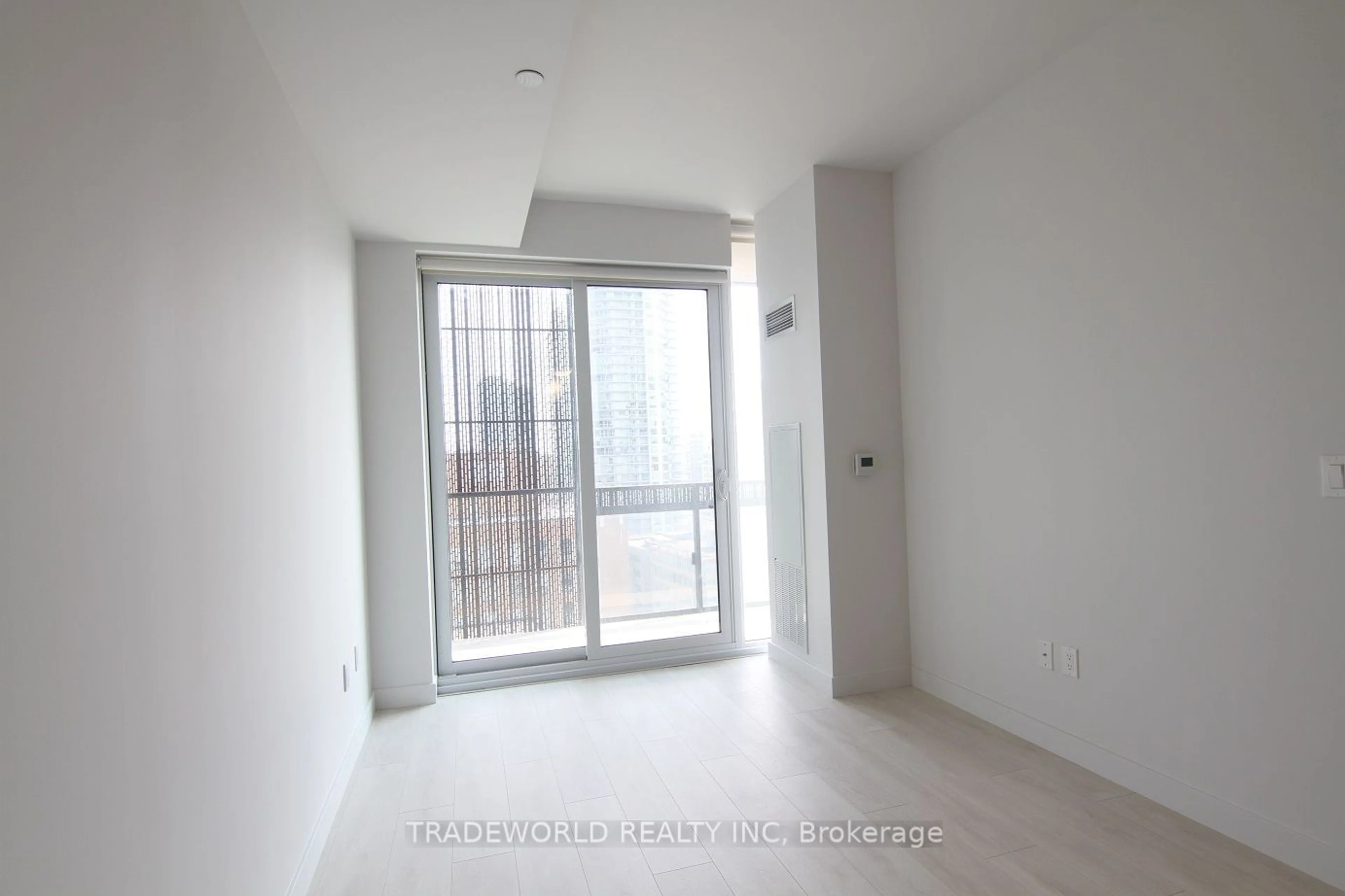 A pic of a room for 8 Eglinton Ave #1210, Toronto Ontario M4P 0C1