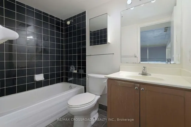 Additional property image - 954 King St Unit 526