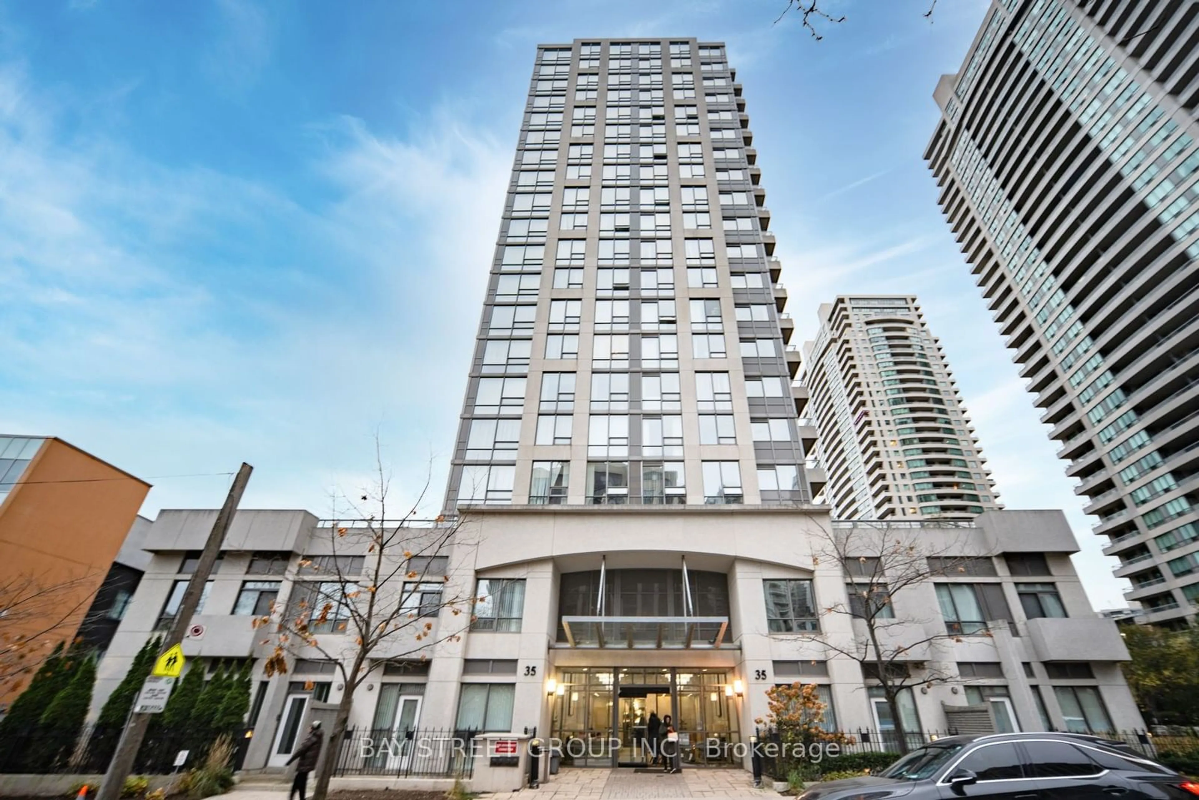 Indoor foyer for 35 Hollywood Ave #318, Toronto Ontario M2N 0A9