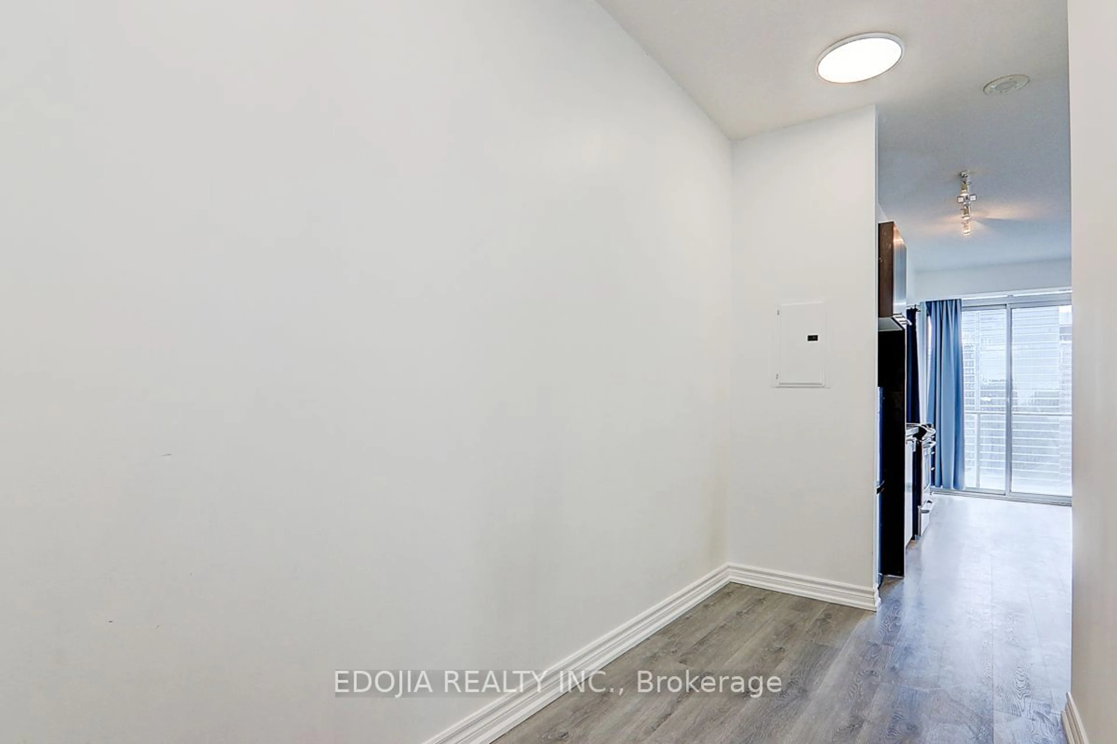 Indoor entryway for 126 Simcoe St #2809, Toronto Ontario M5H 4E6