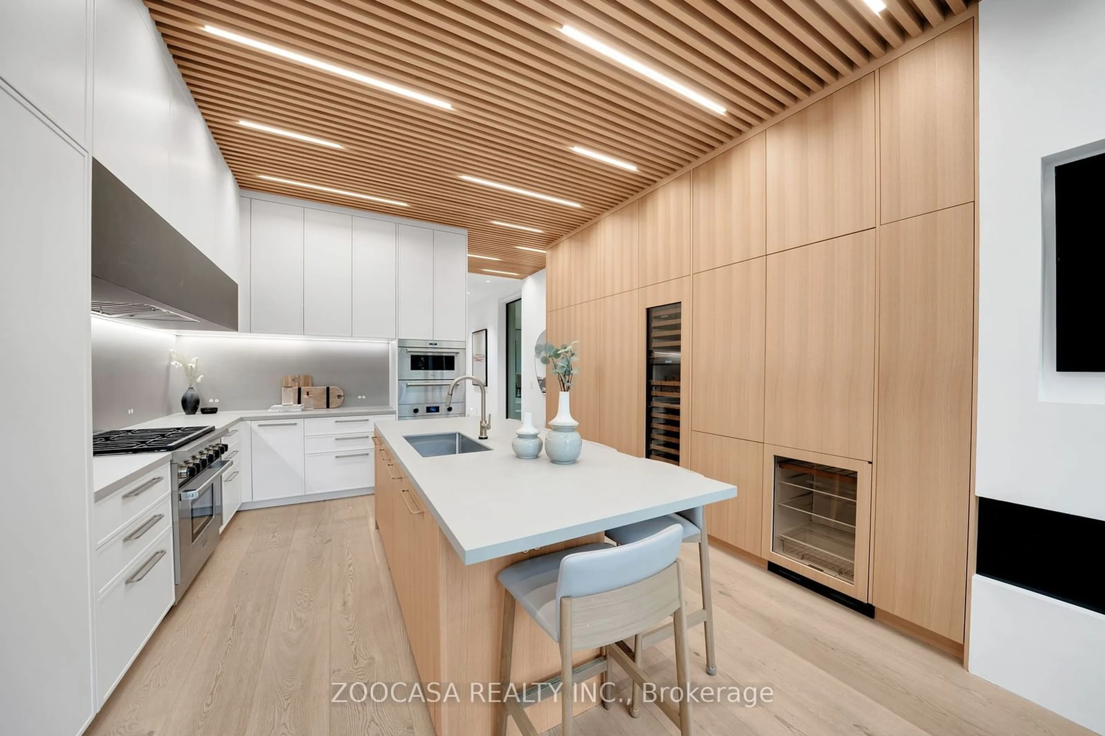 Contemporary kitchen, wood/laminate floor for 47 Roxborough St, Toronto Ontario M5R 1T9