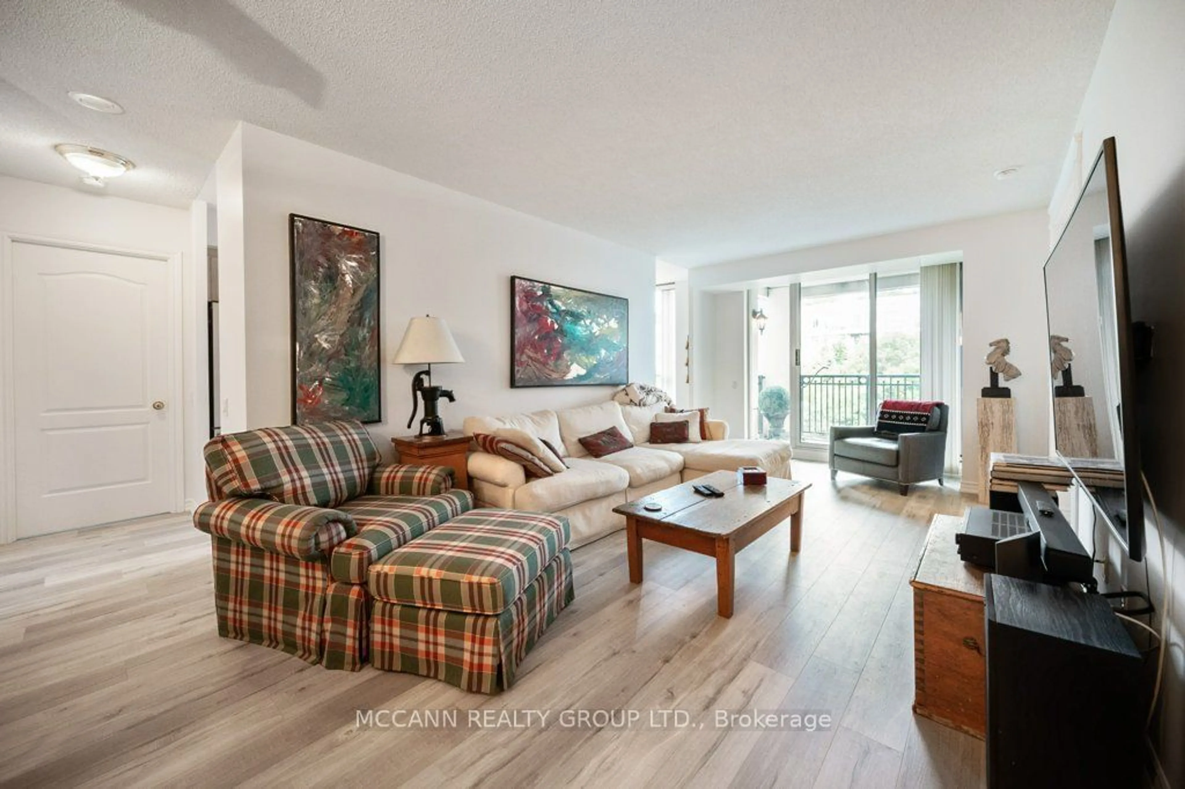 Living room with furniture, wood/laminate floor for 18 William Carson Cres #614, Toronto Ontario M2P 2G6