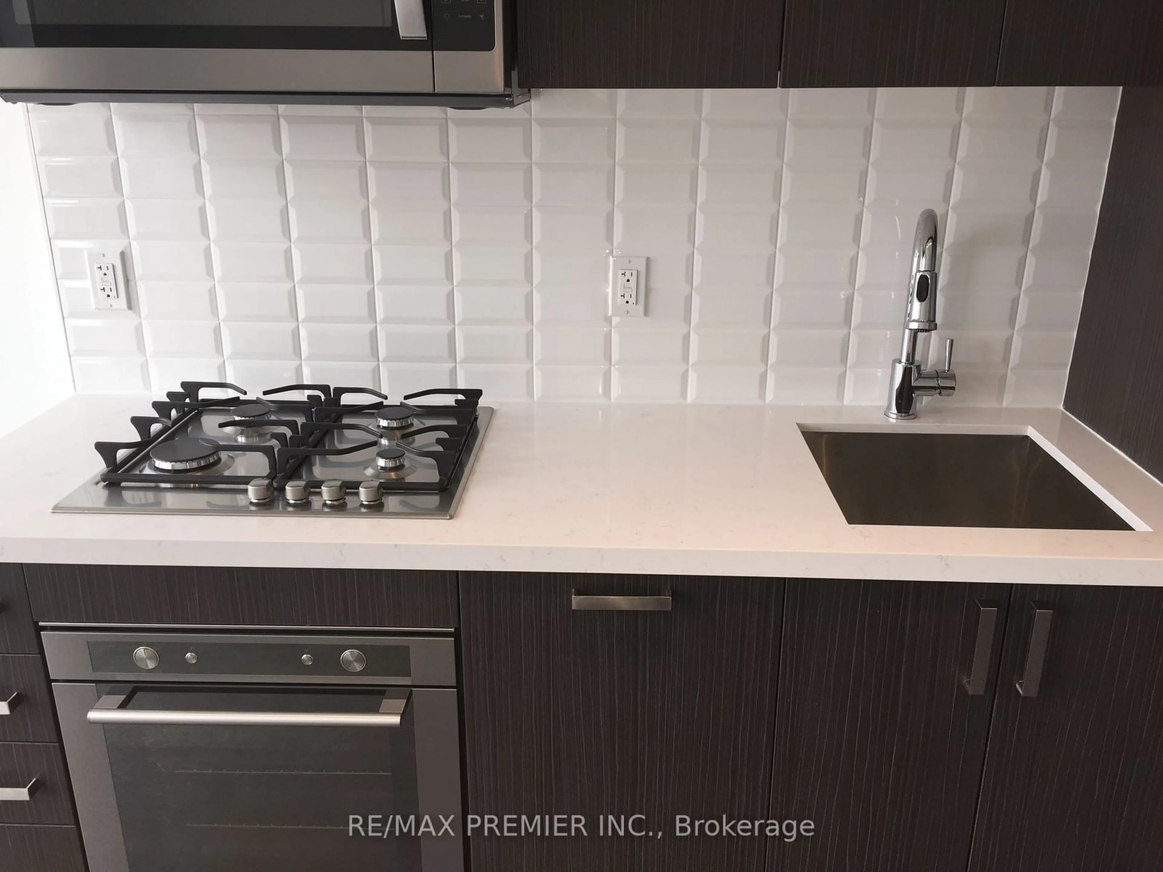 Standard kitchen, ceramic/tile floor for 501 St Clair Ave #1509, Toronto Ontario M5P 0A2