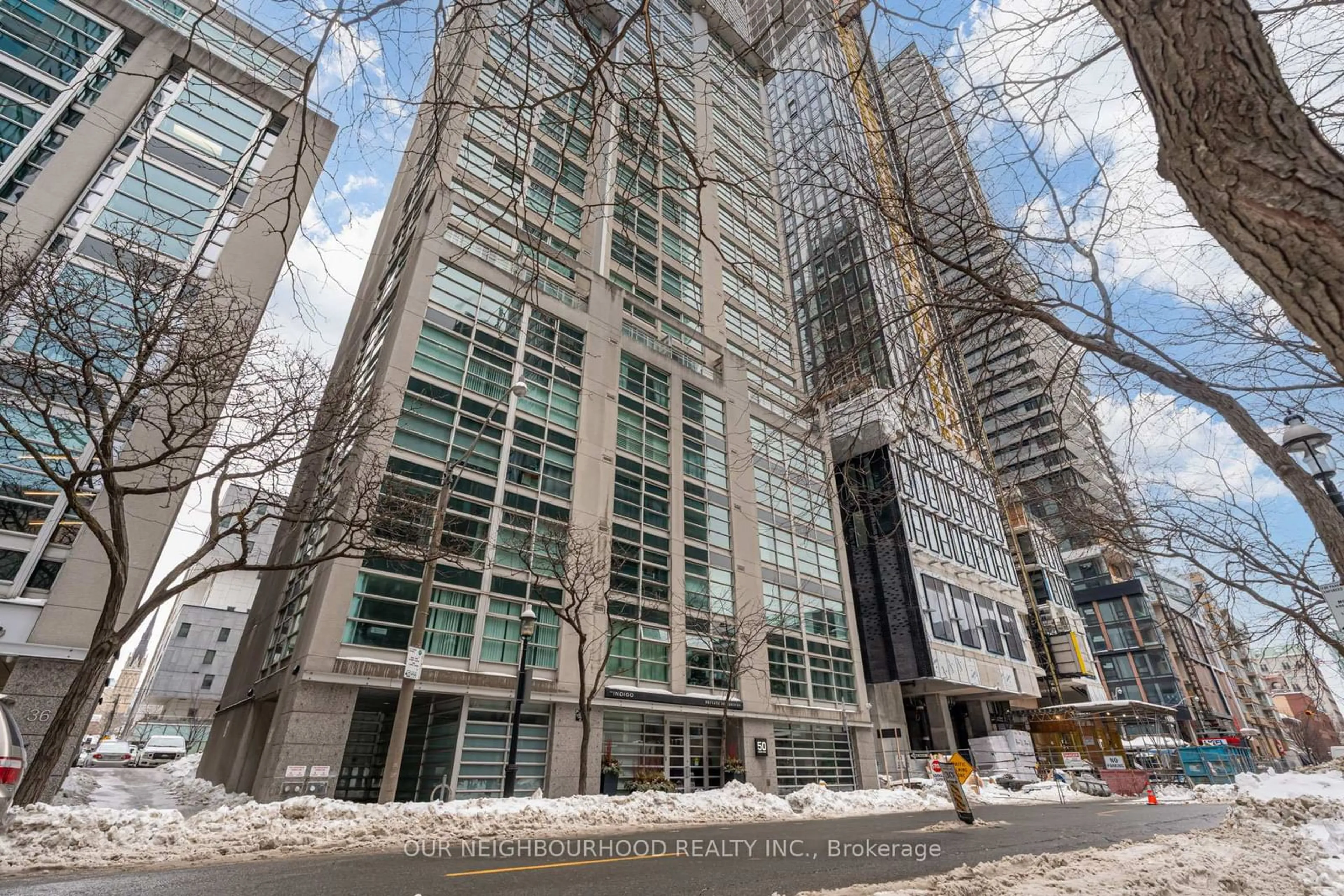 Indoor foyer for 50 Lombard St #2705, Toronto Ontario M5C 2X4