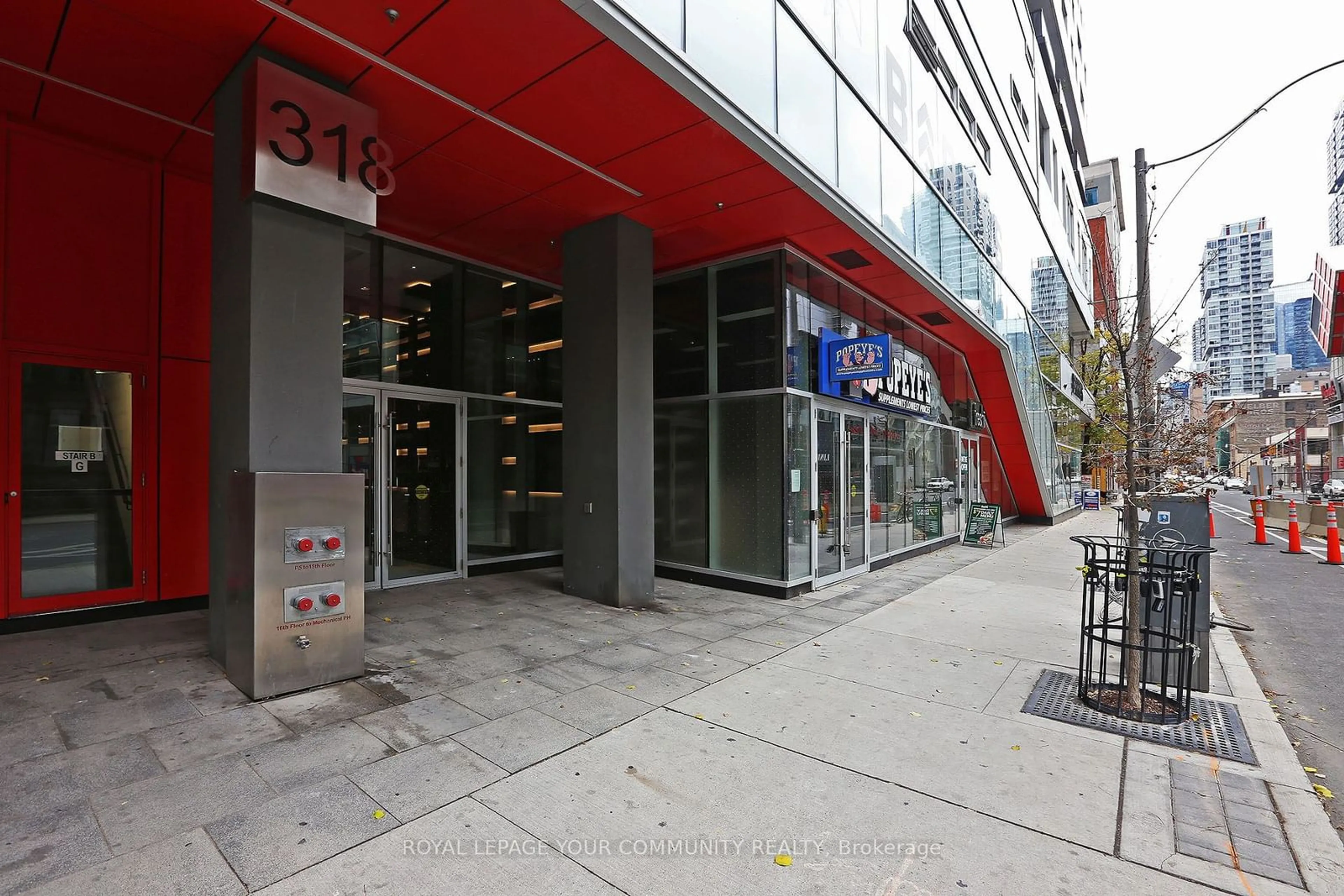 Indoor foyer for 318 Richmond St #1212, Toronto Ontario M5V 0B4