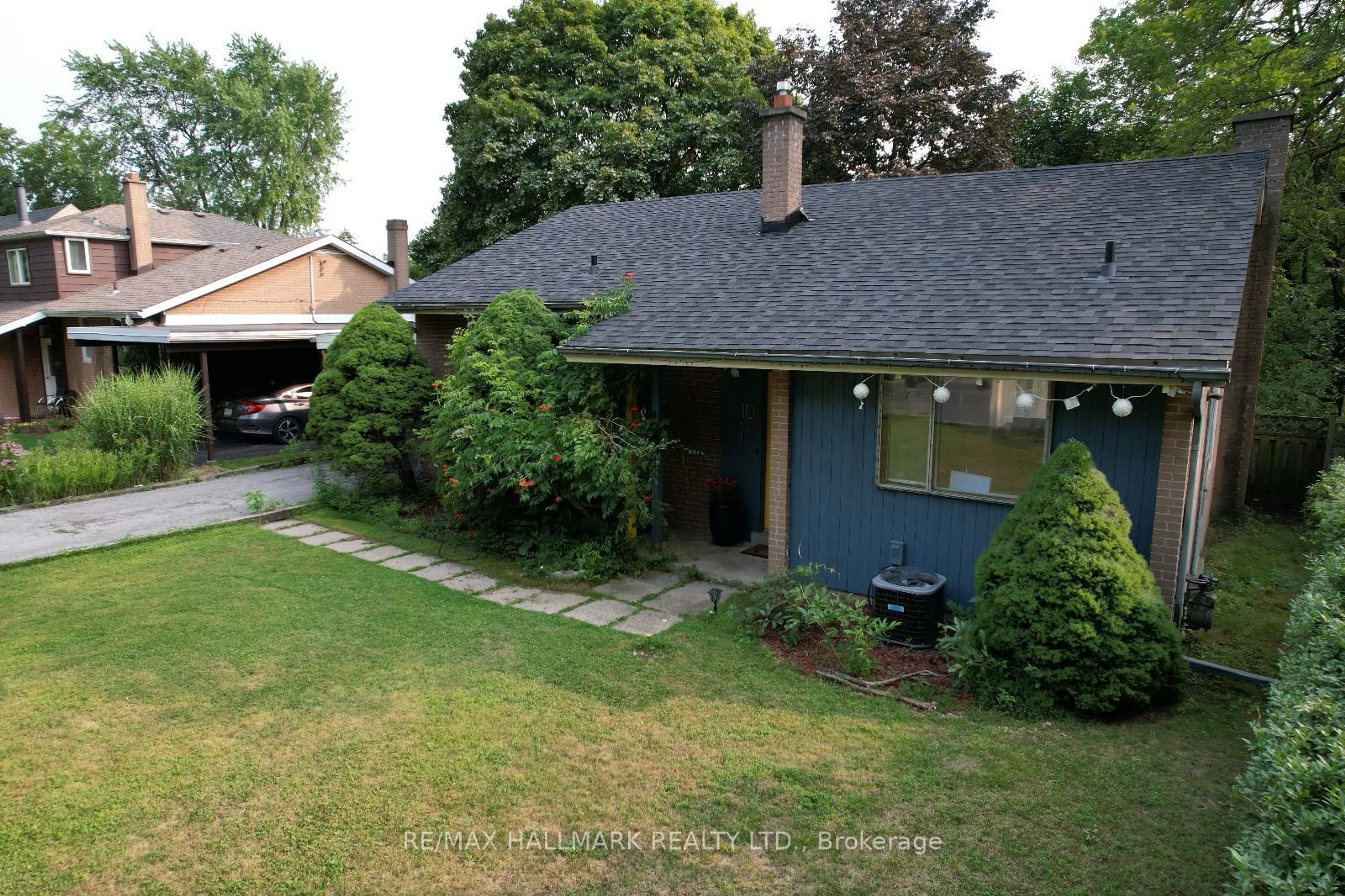 A pic from outside/outdoor area/front of a property/back of a property/a pic from drone, street for 10 Ternhill Cres, Toronto Ontario M3C 2E5