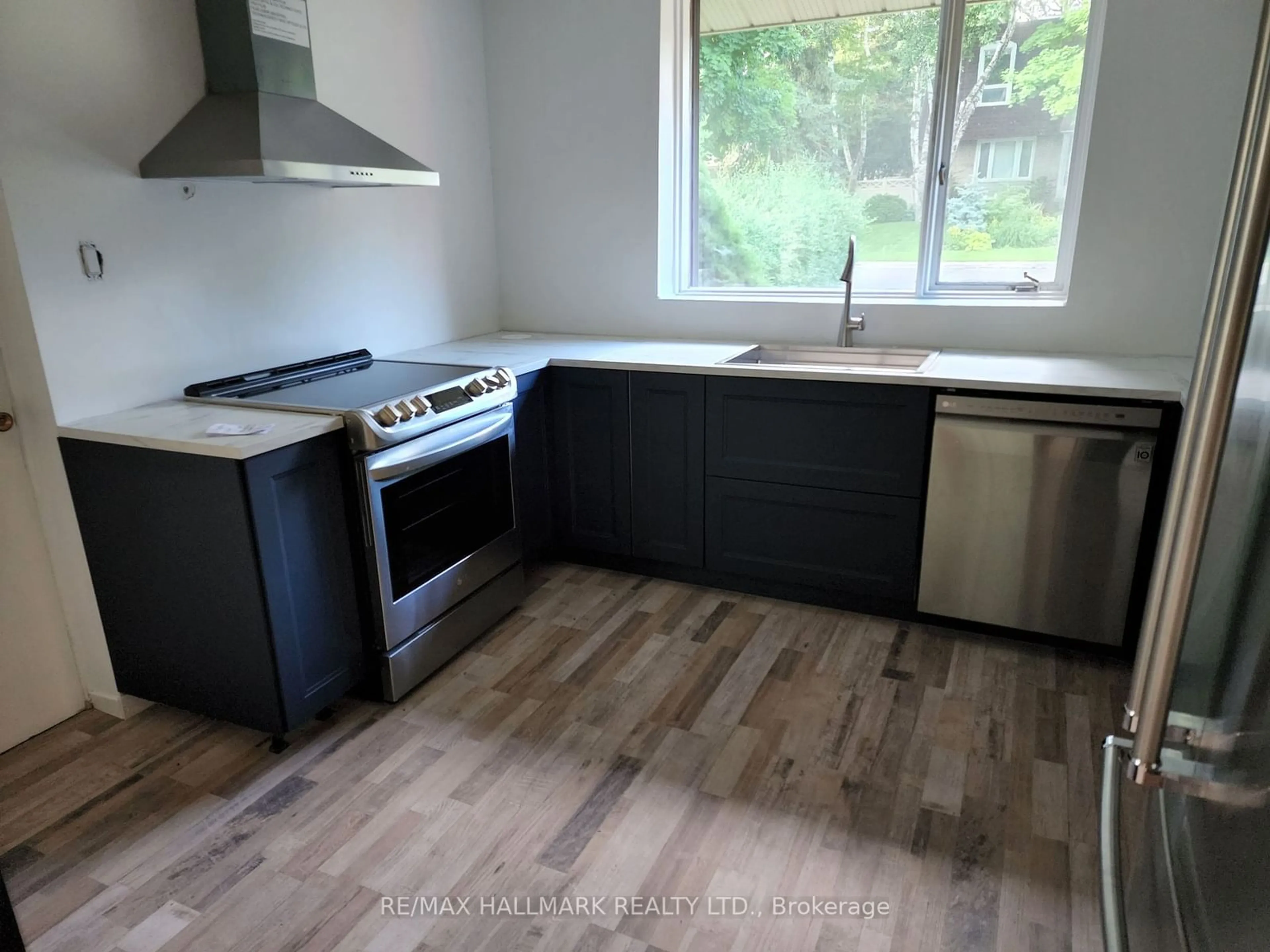 Standard kitchen, wood/laminate floor for 10 Ternhill Cres, Toronto Ontario M3C 2E5