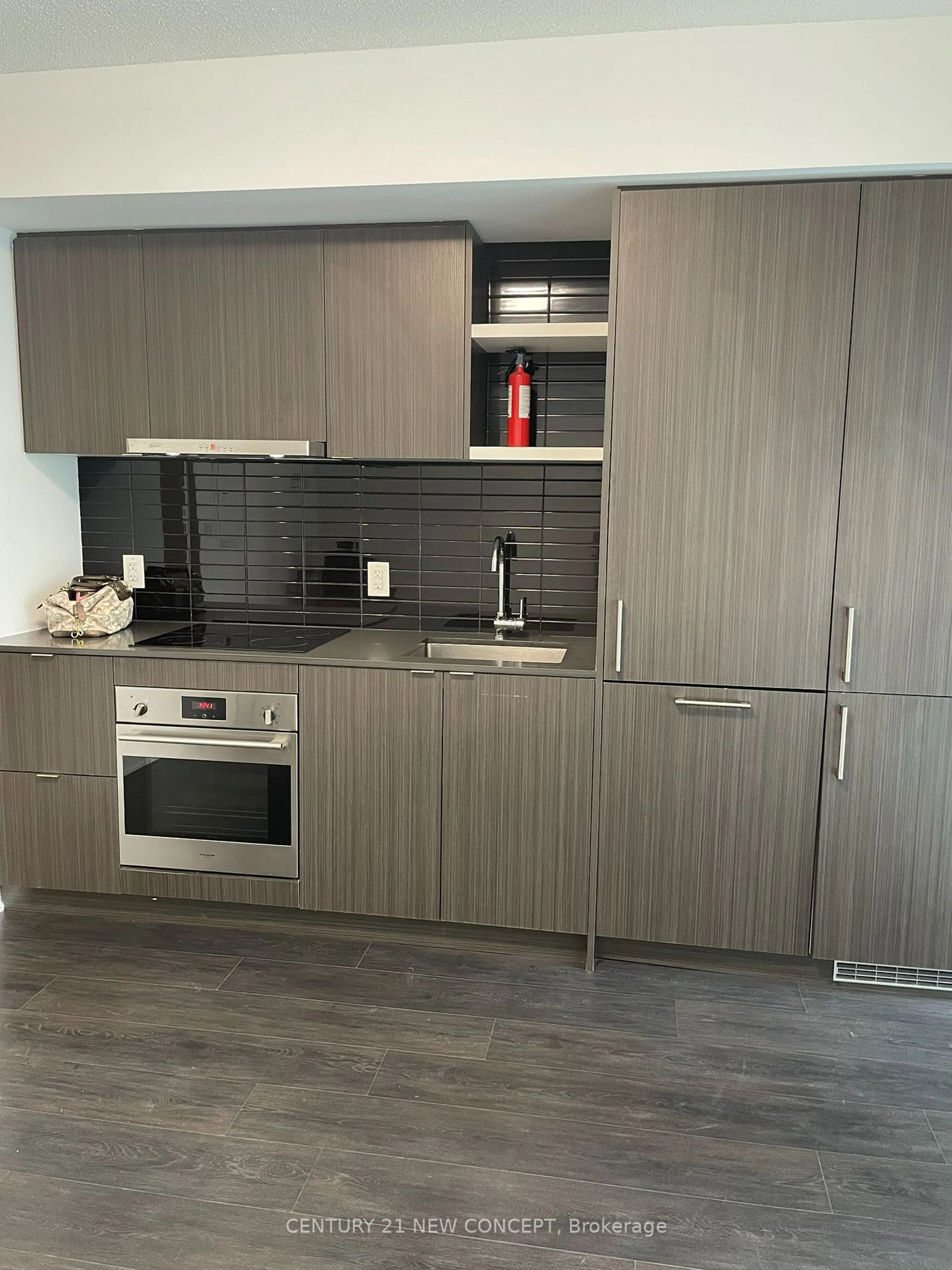 Standard kitchen, wood/laminate floor for 100 Harbour St #2311, Toronto Ontario M5J 0B5