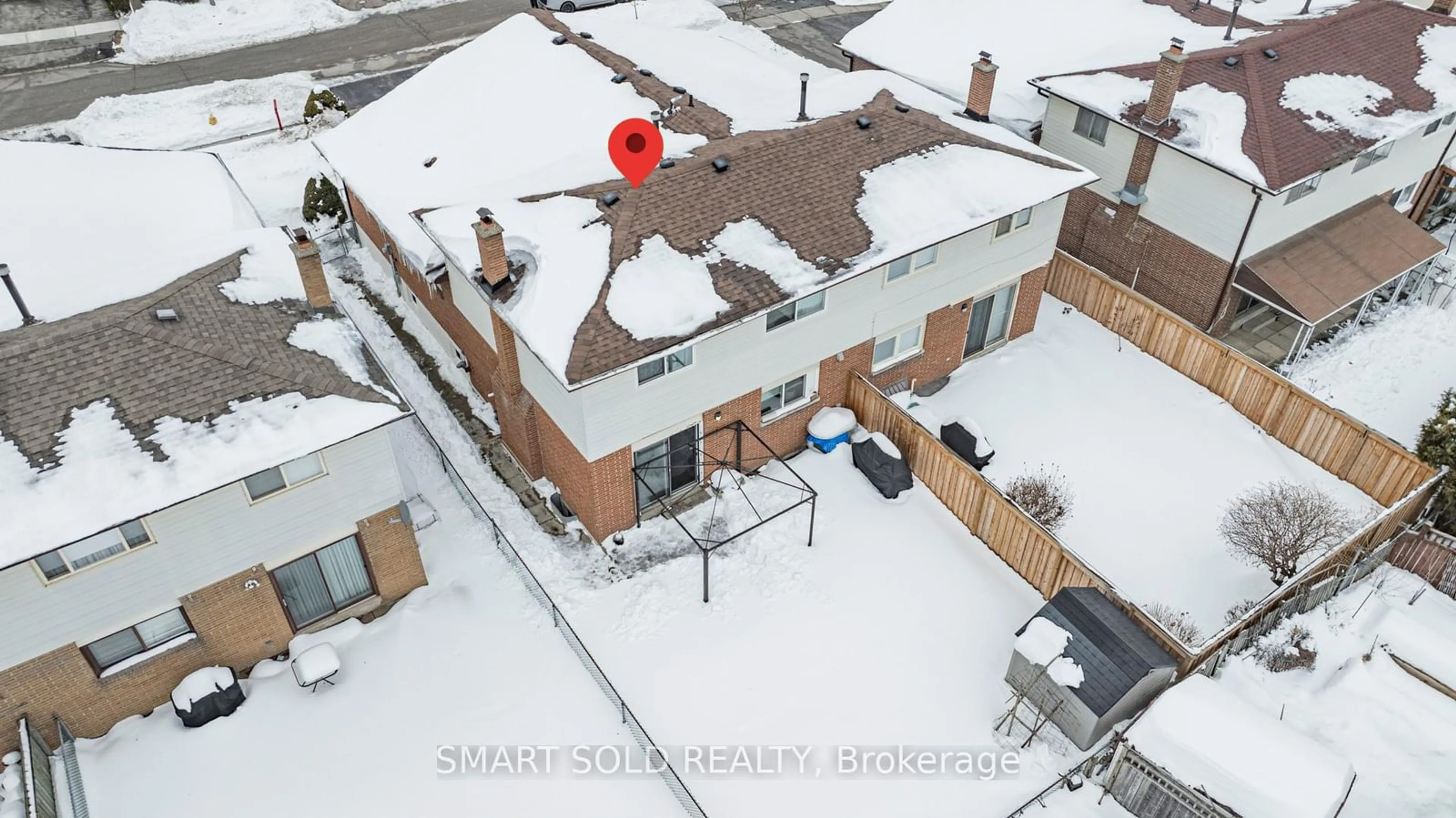 A pic from outside/outdoor area/front of a property/back of a property/a pic from drone, unknown for 137 Shawnee Circ, Toronto Ontario M2H 2Y3