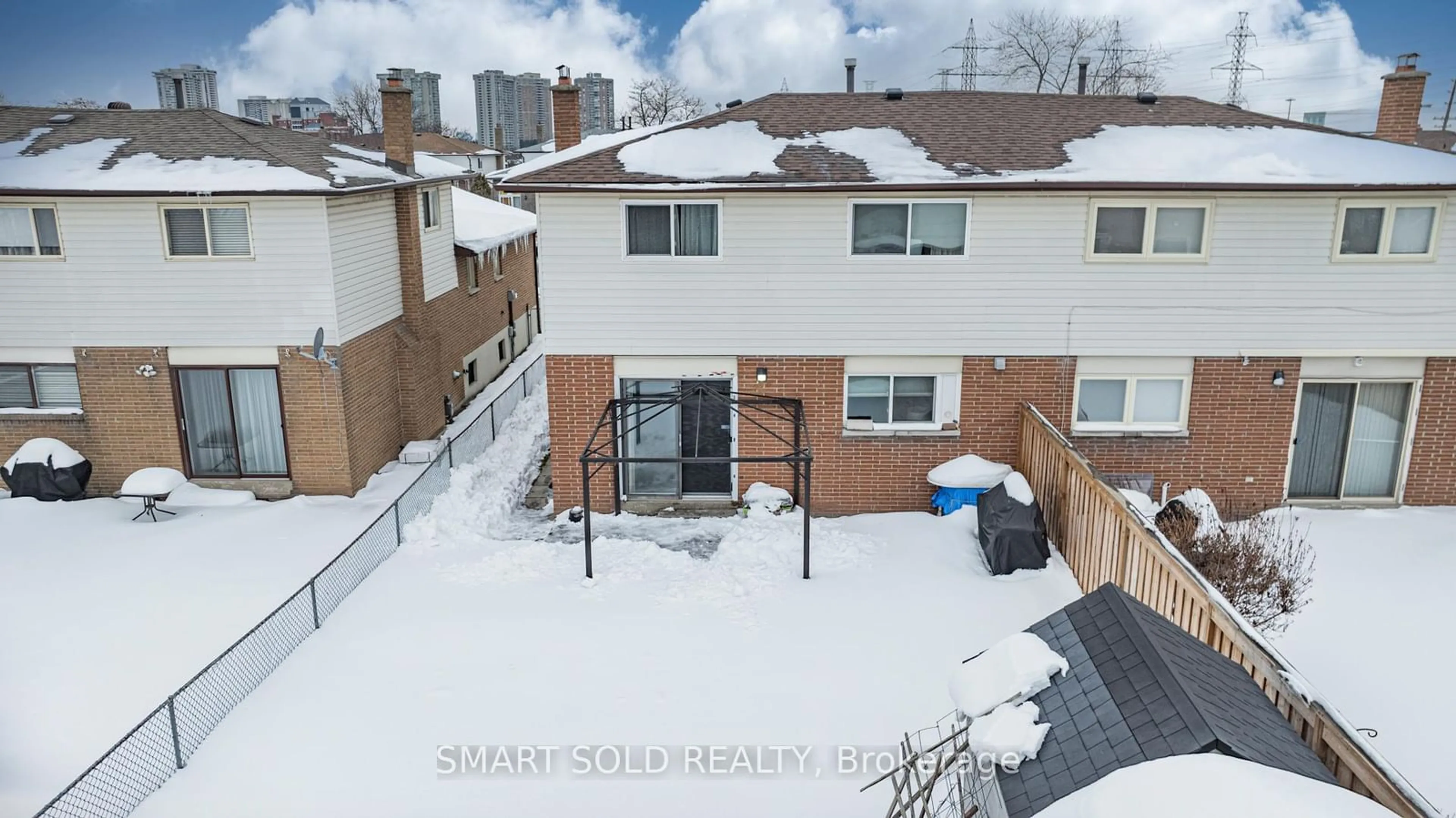 A pic from outside/outdoor area/front of a property/back of a property/a pic from drone, street for 137 Shawnee Circ, Toronto Ontario M2H 2Y3