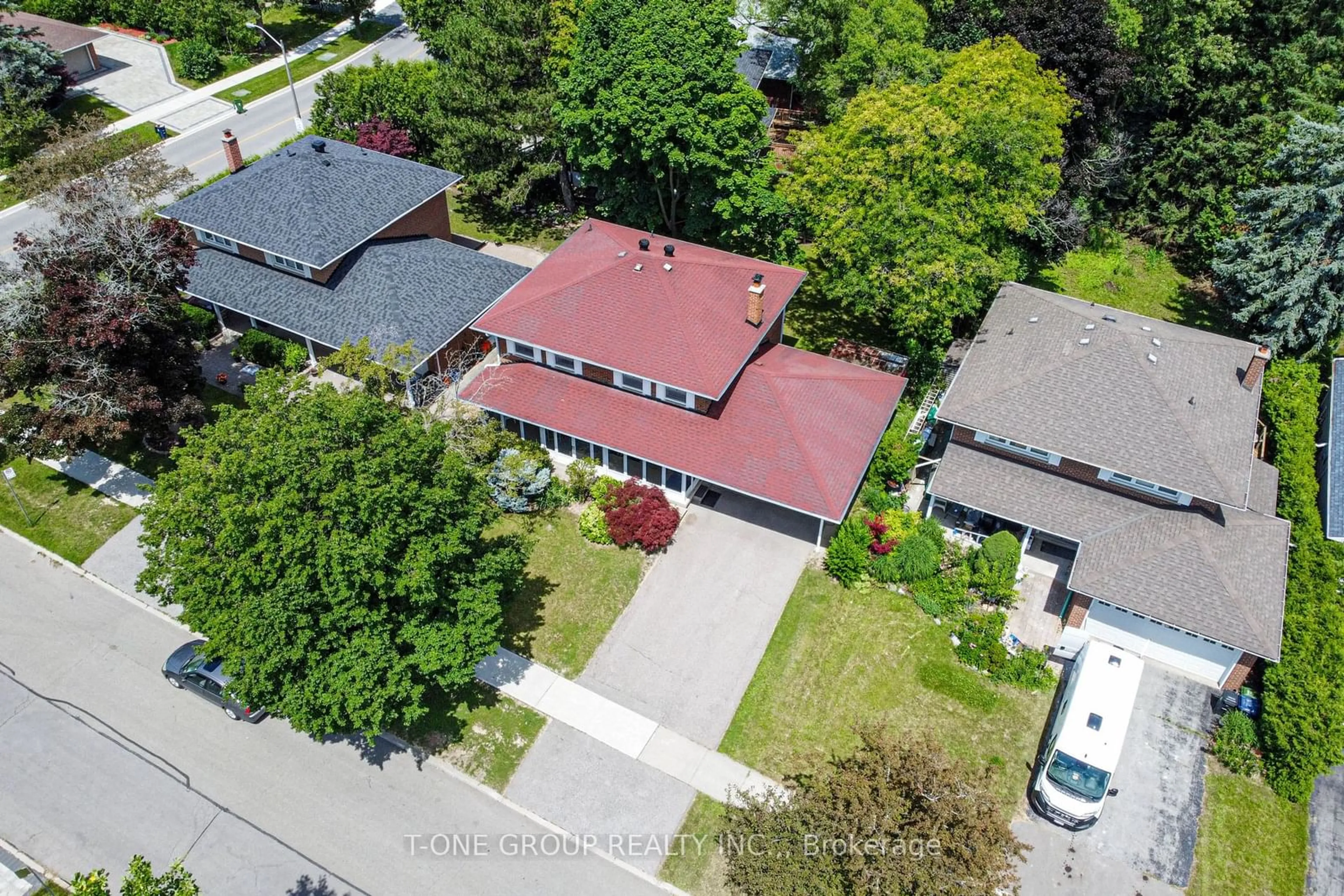 A pic from outside/outdoor area/front of a property/back of a property/a pic from drone, street for 20 Zircon Crt, Toronto Ontario M2H 2A1