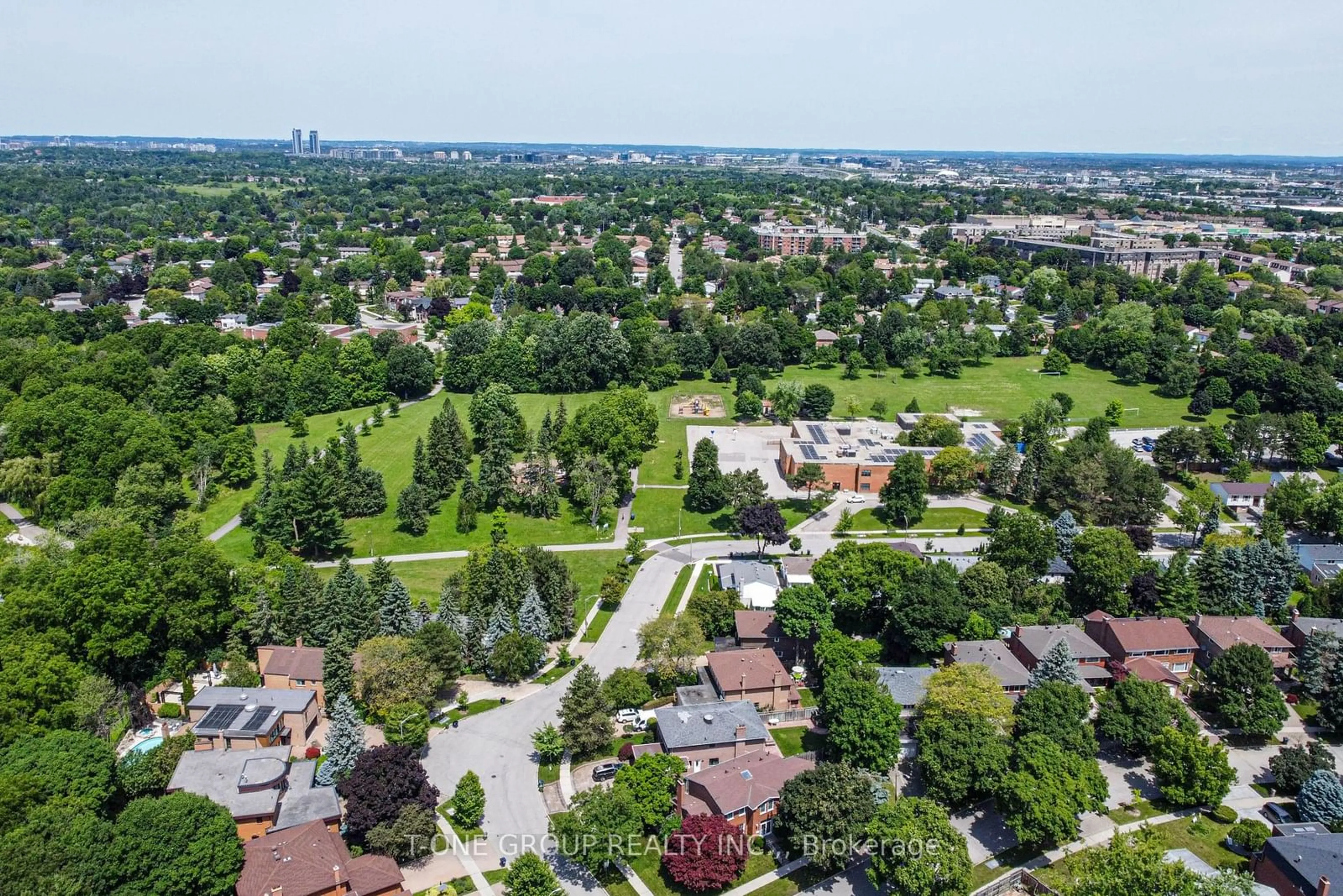 A pic from outside/outdoor area/front of a property/back of a property/a pic from drone, unknown for 20 Zircon Crt, Toronto Ontario M2H 2A1