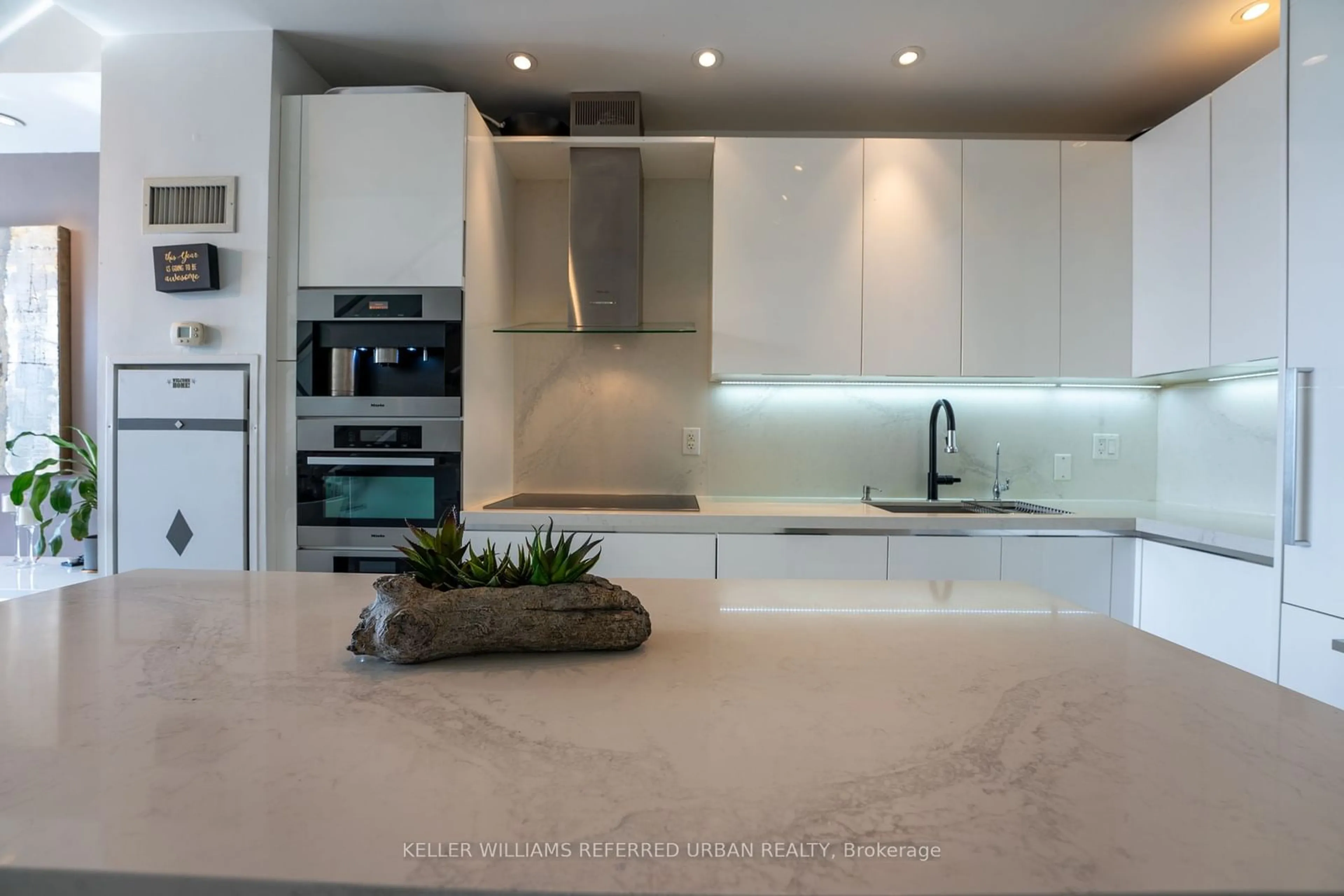 Contemporary kitchen, ceramic/tile floor for 33 Mill St #624, Toronto Ontario M5A 3R3