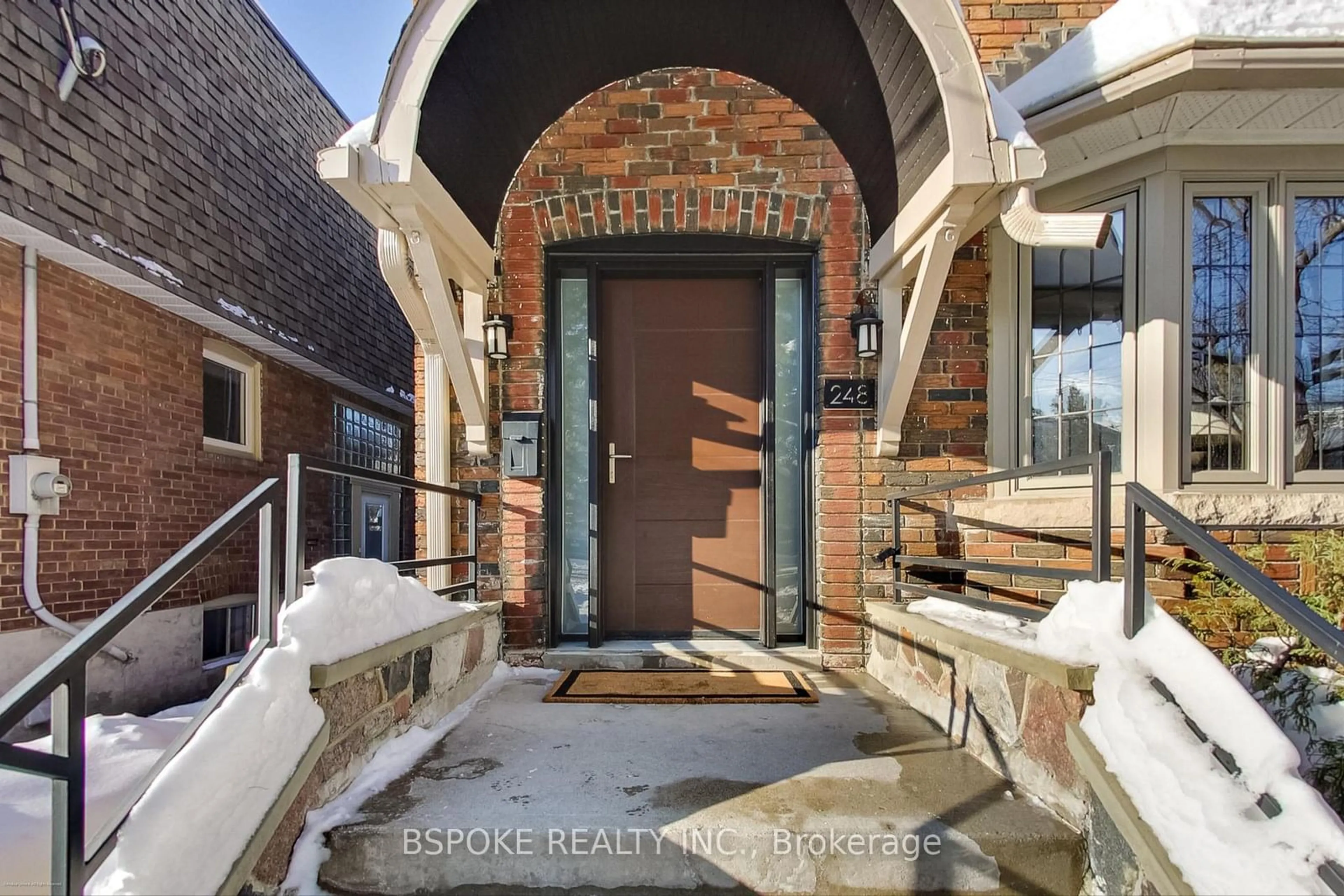 Indoor entryway for 248 Snowdon Ave, Toronto Ontario M4N 2B3