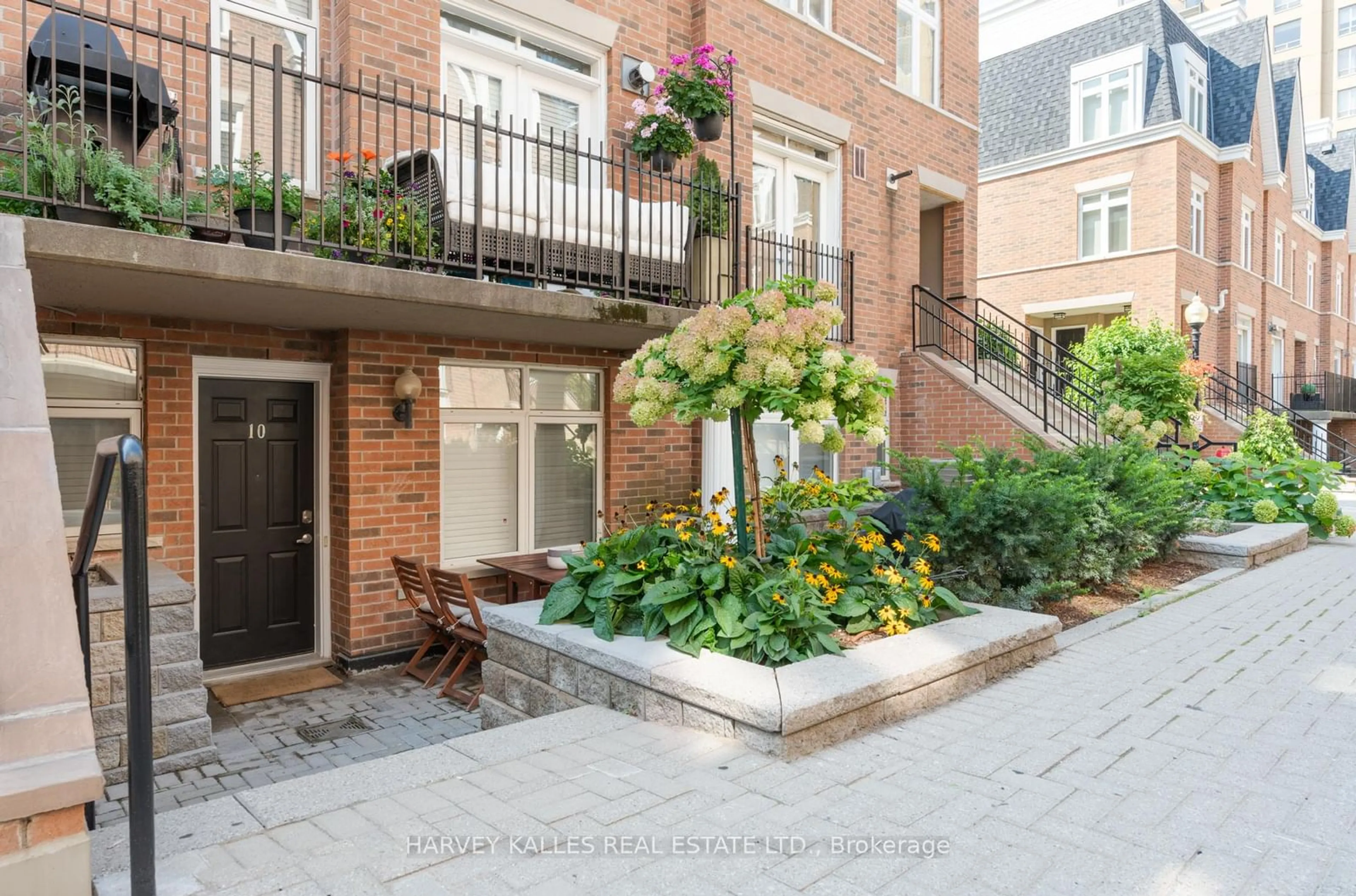 Patio, street for 85 Lillian St #10, Toronto Ontario M4S 2H7