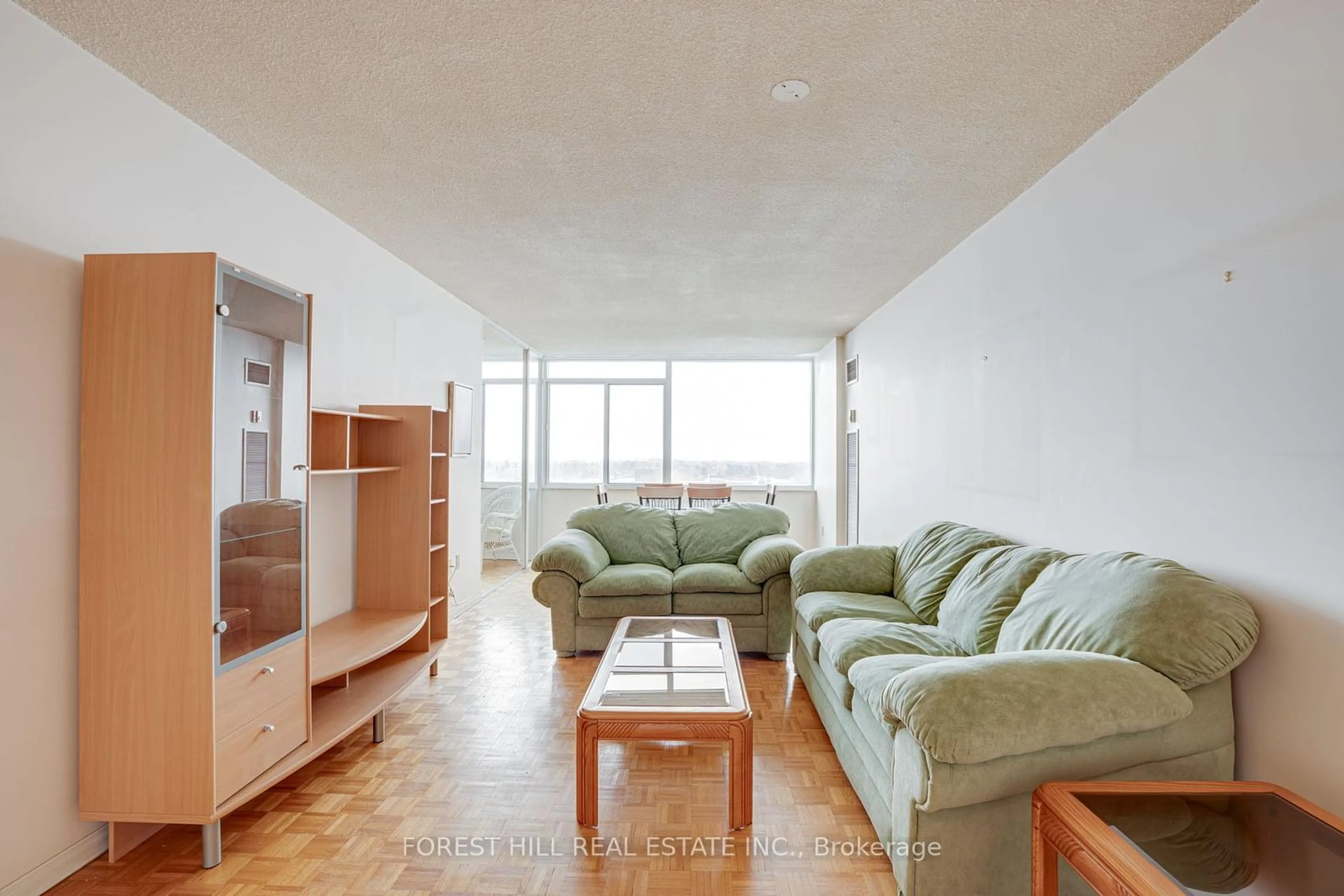 Living room with furniture, wood/laminate floor for 3000 Bathurst St #904, Toronto Ontario M6B 3B4