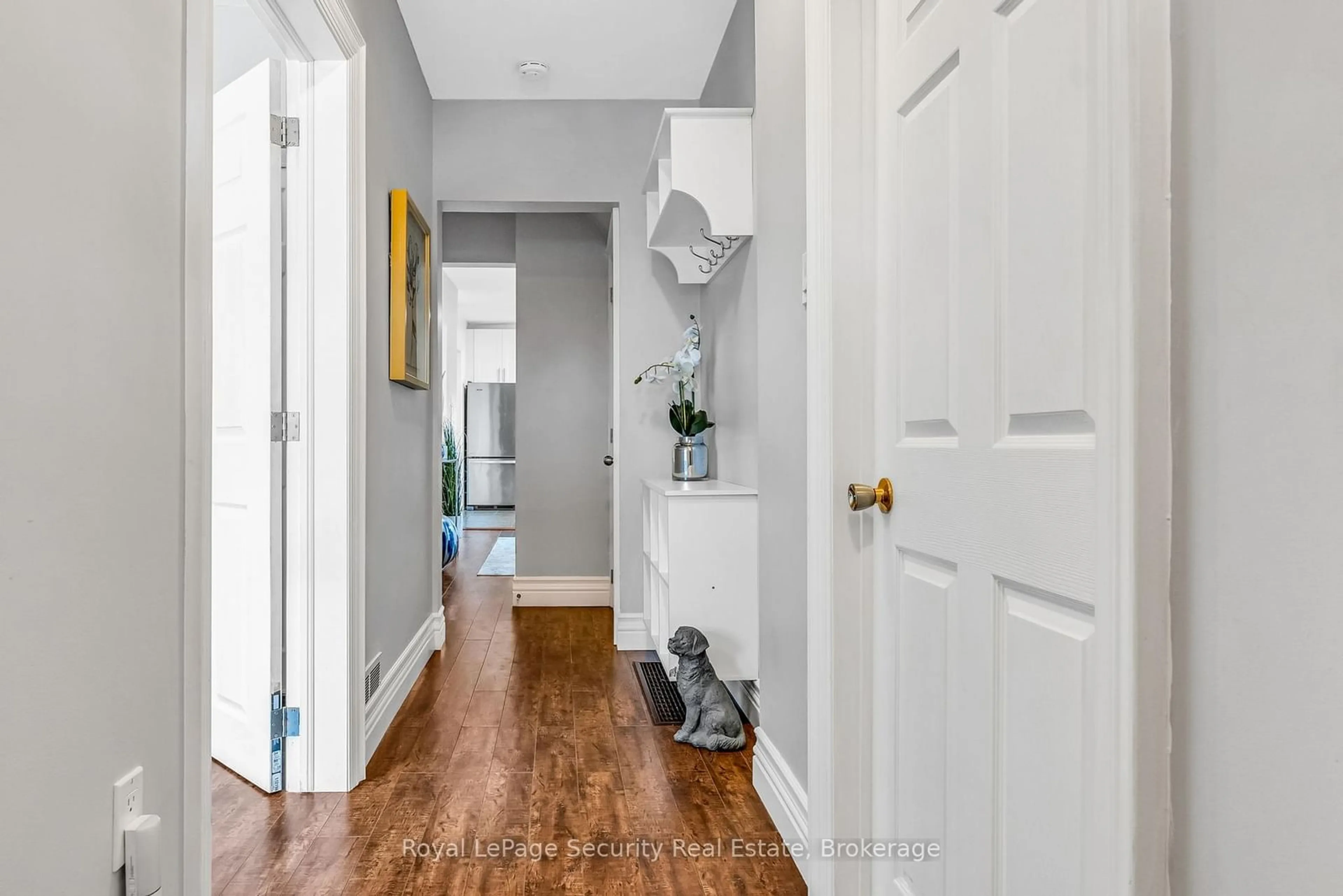 Indoor entryway for 427 Lauder Ave, Toronto Ontario M6E 3J1