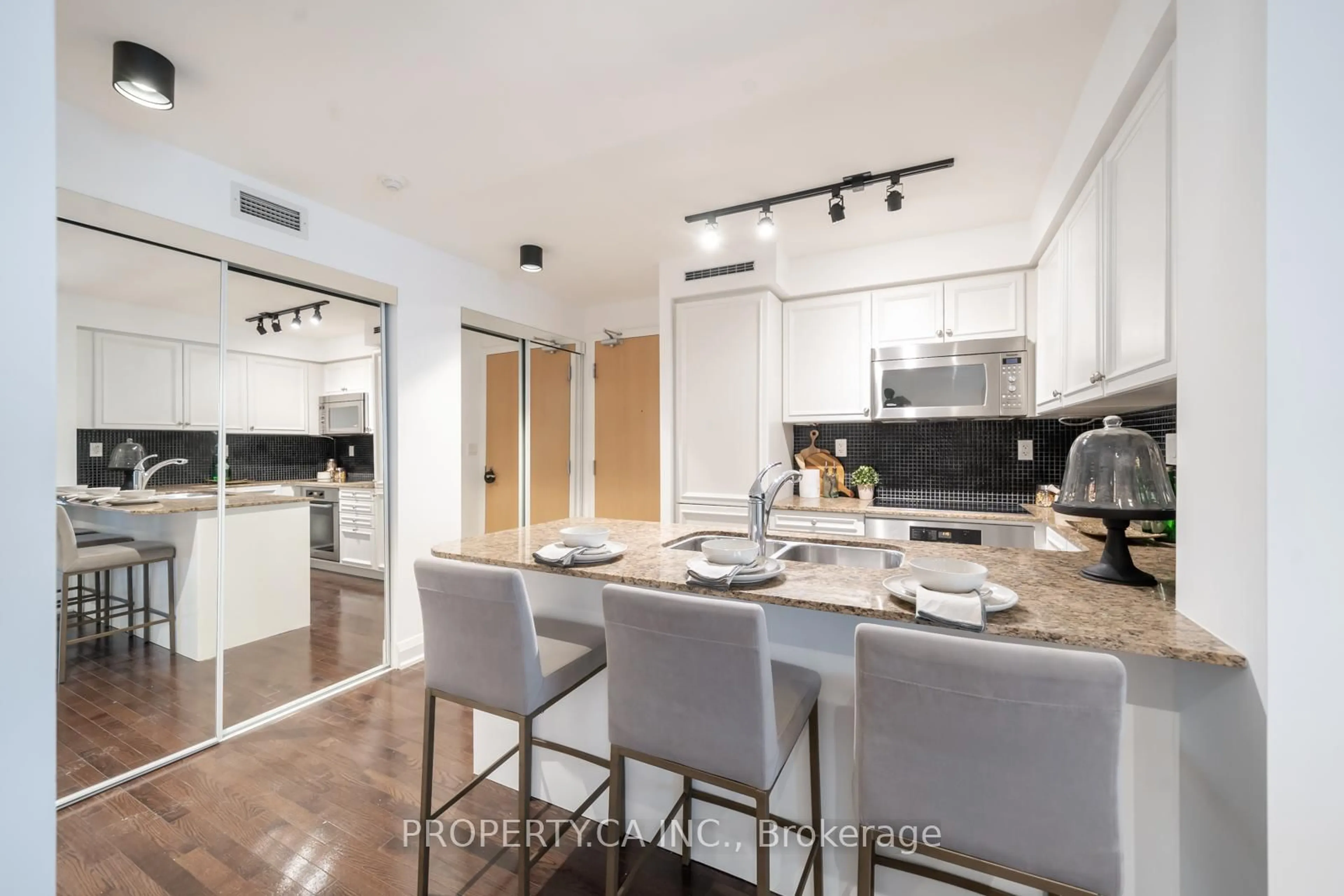 Open concept kitchen, unknown for 1 Bedford Rd #313, Toronto Ontario M5R 2J7