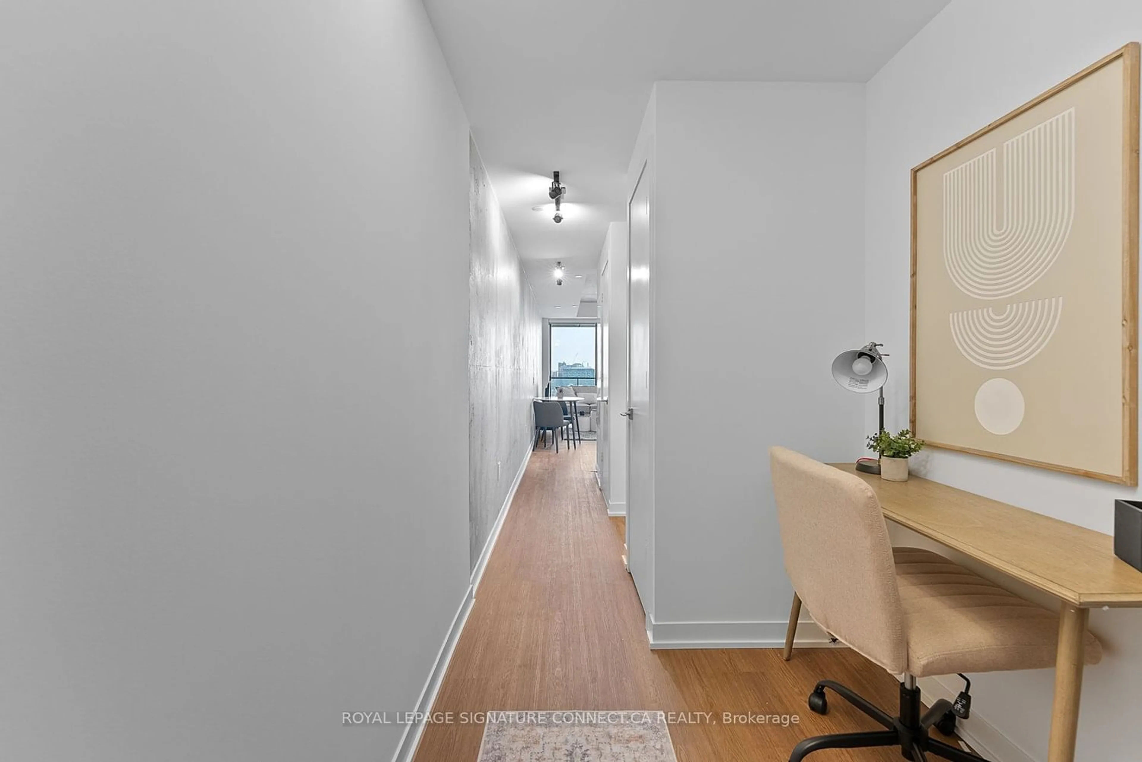 Indoor entryway for 195 McCaul St #1415, Toronto Ontario M5T 1W6