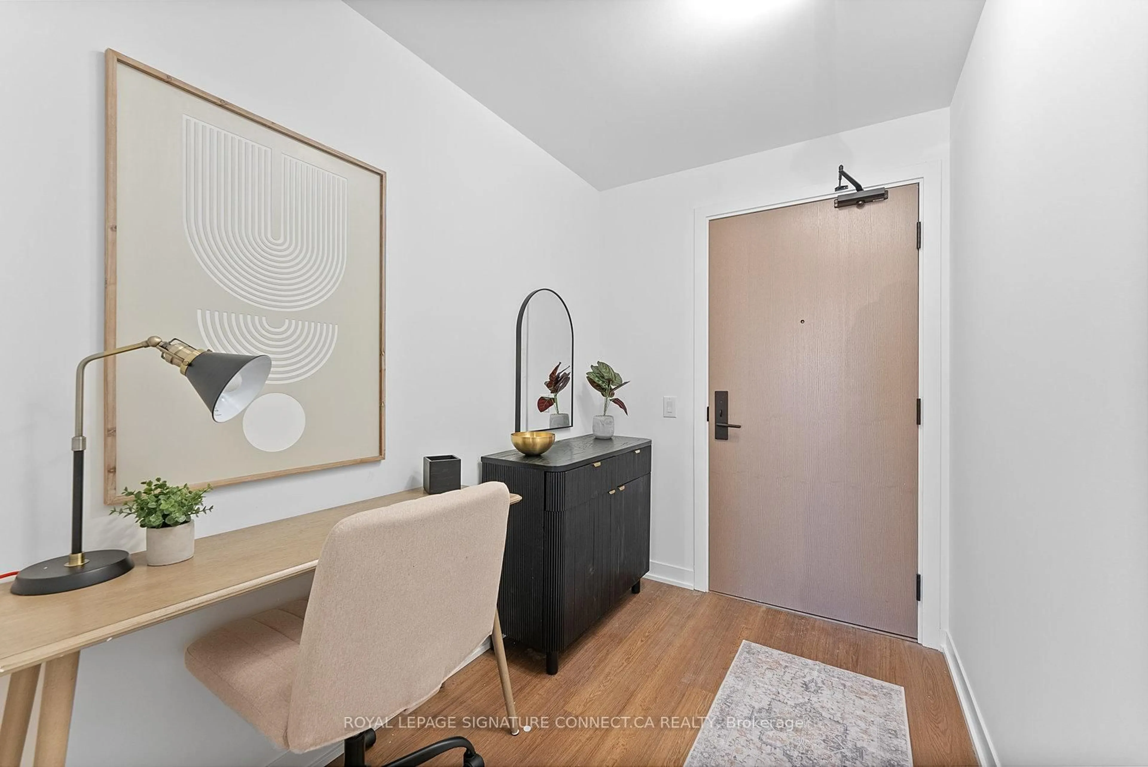 Indoor entryway for 195 McCaul St #1415, Toronto Ontario M5T 1W6