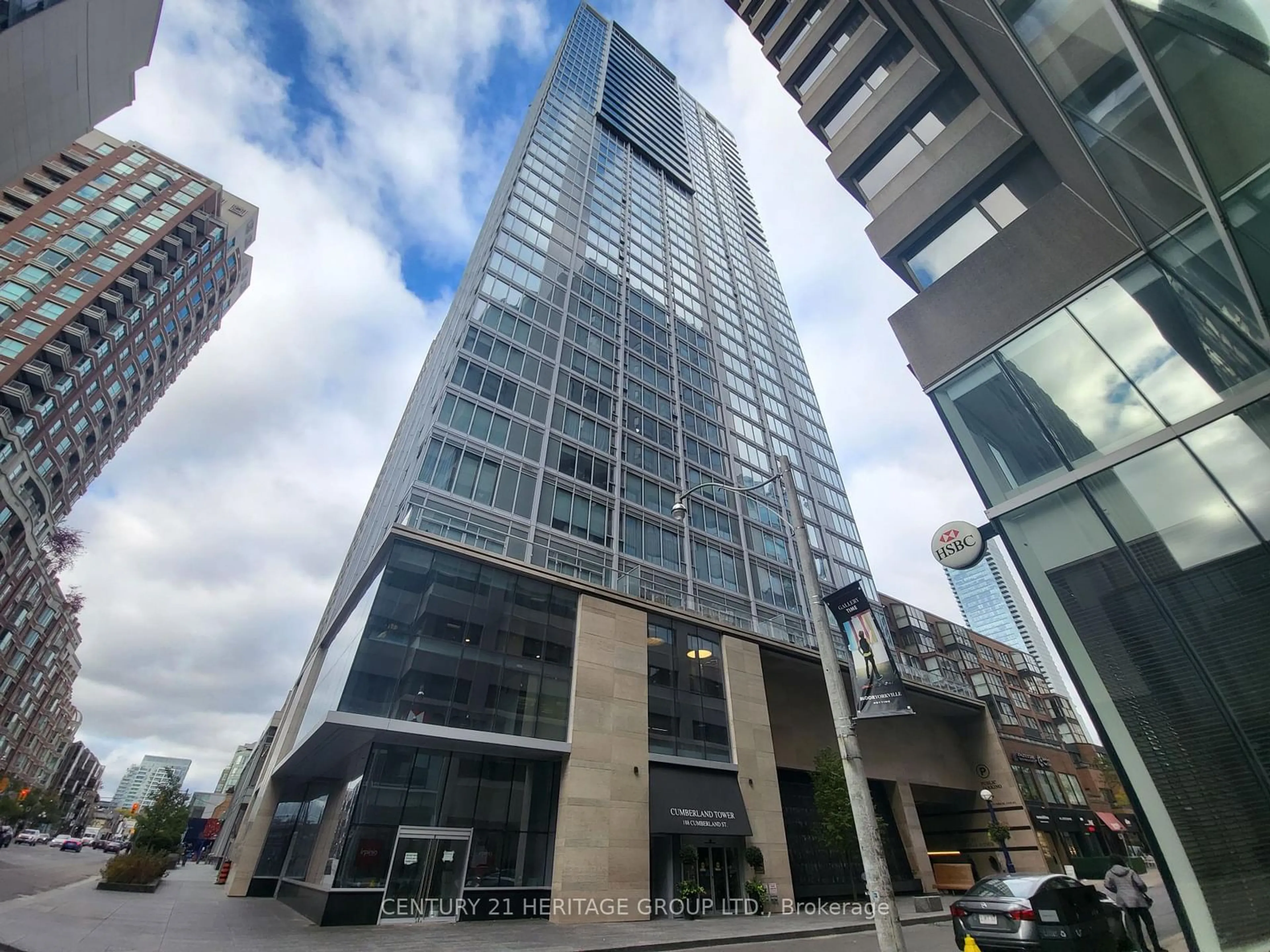 Indoor foyer for 188 Cumberland St #411, Toronto Ontario M5R 0B6