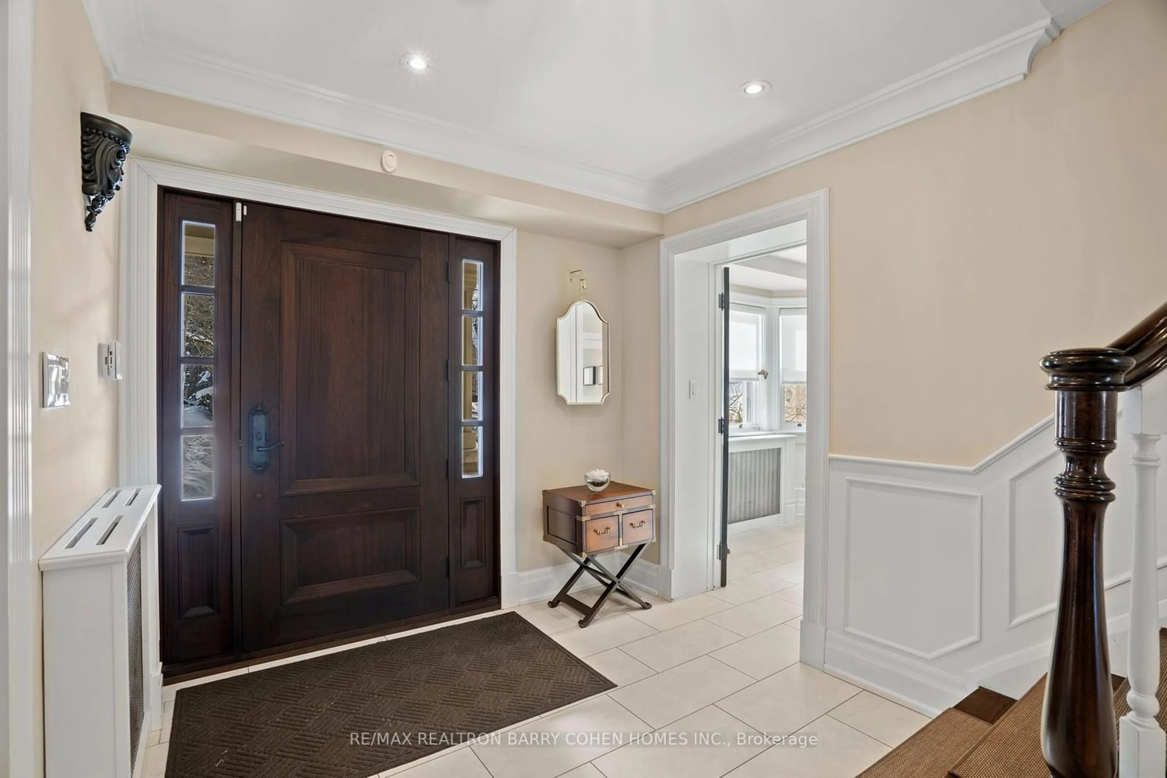 Indoor entryway for 72 Teddington Park Ave, Toronto Ontario M4N 2C6